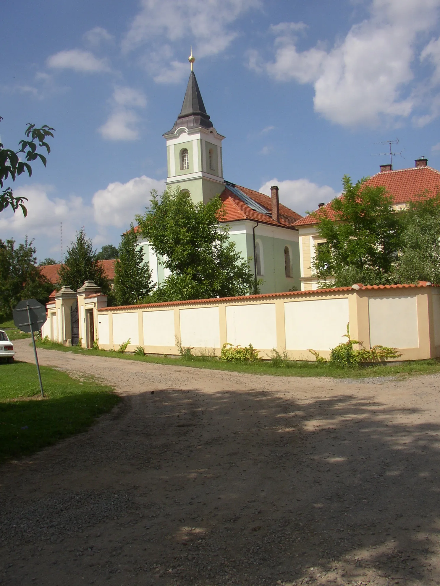 Photo showing: Protestant church in Kšely, Kolín District, Czech Republic.