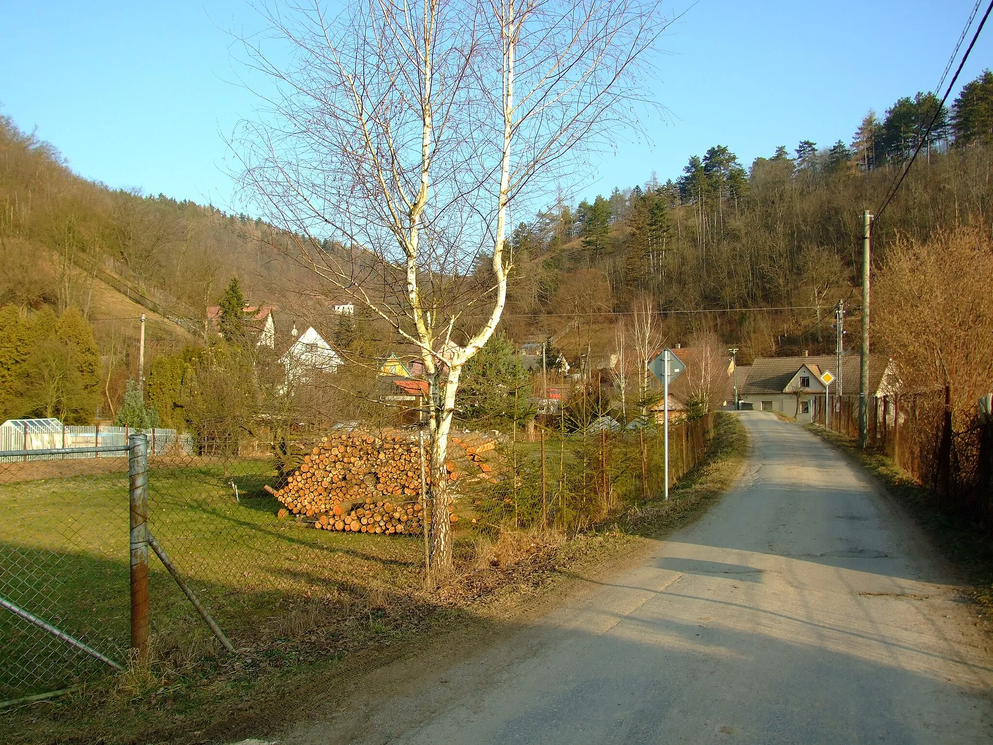 Photo showing: Solopisky village, under administration of Třebotov town. The village is located in Central Bohemian Region, SW from Prague, near Černošice town, Czech Republic