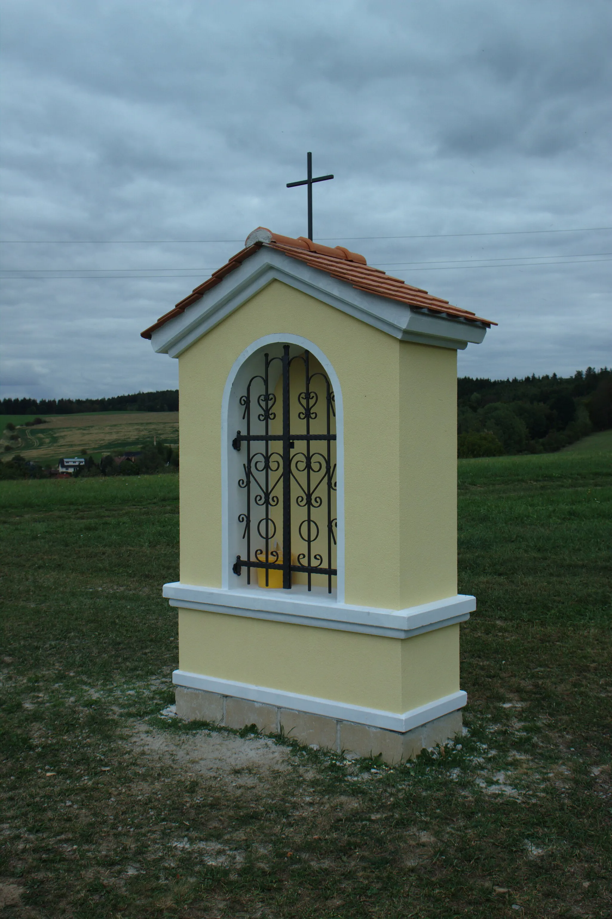 Photo showing: A recently built chapel in the village of Vestec, Central Bohemia, CZ