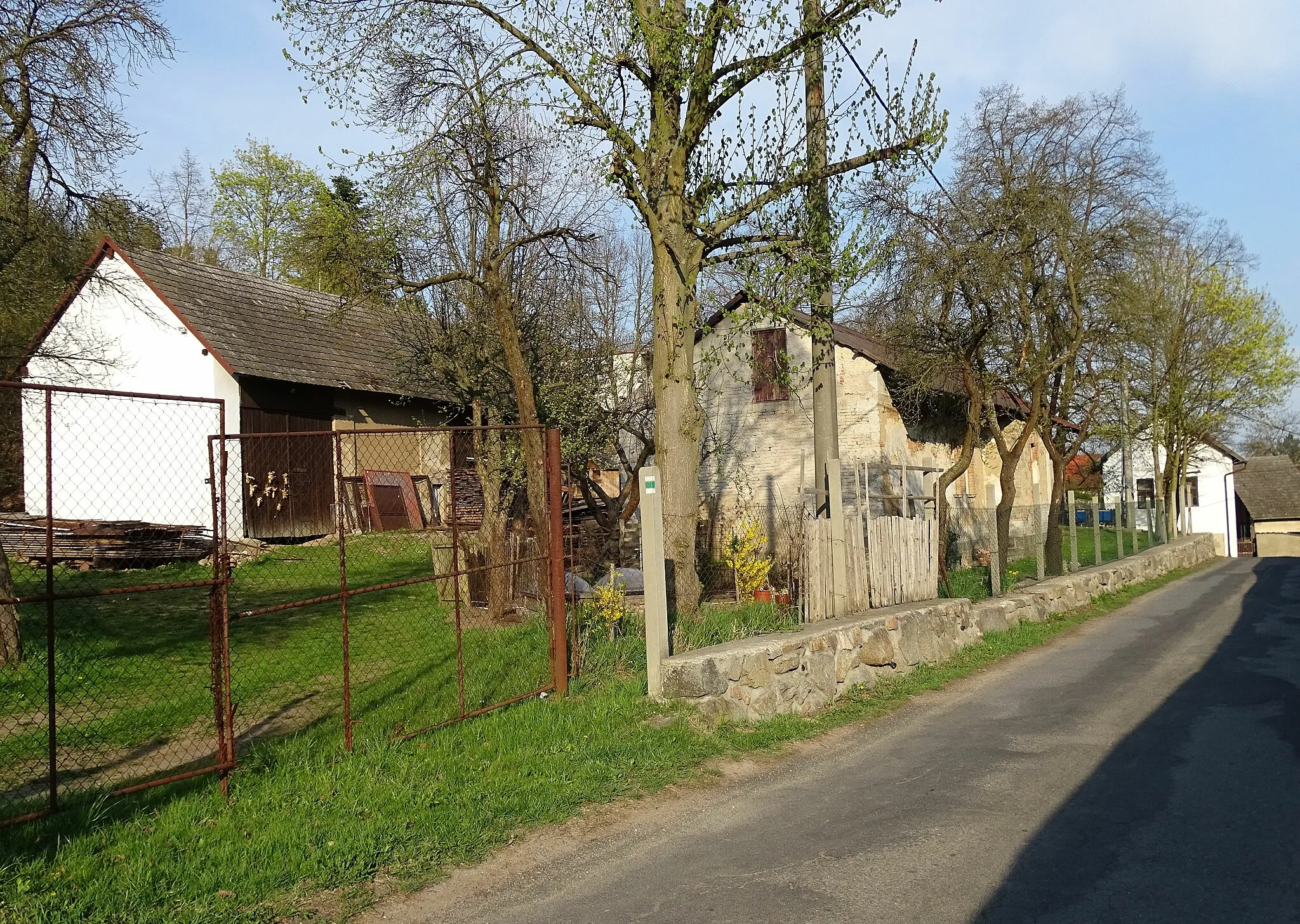 Photo showing: Velké Popovice-Lojovice, Prague-East District, Central Bohemian Region, Czech Republic. House no. 6.