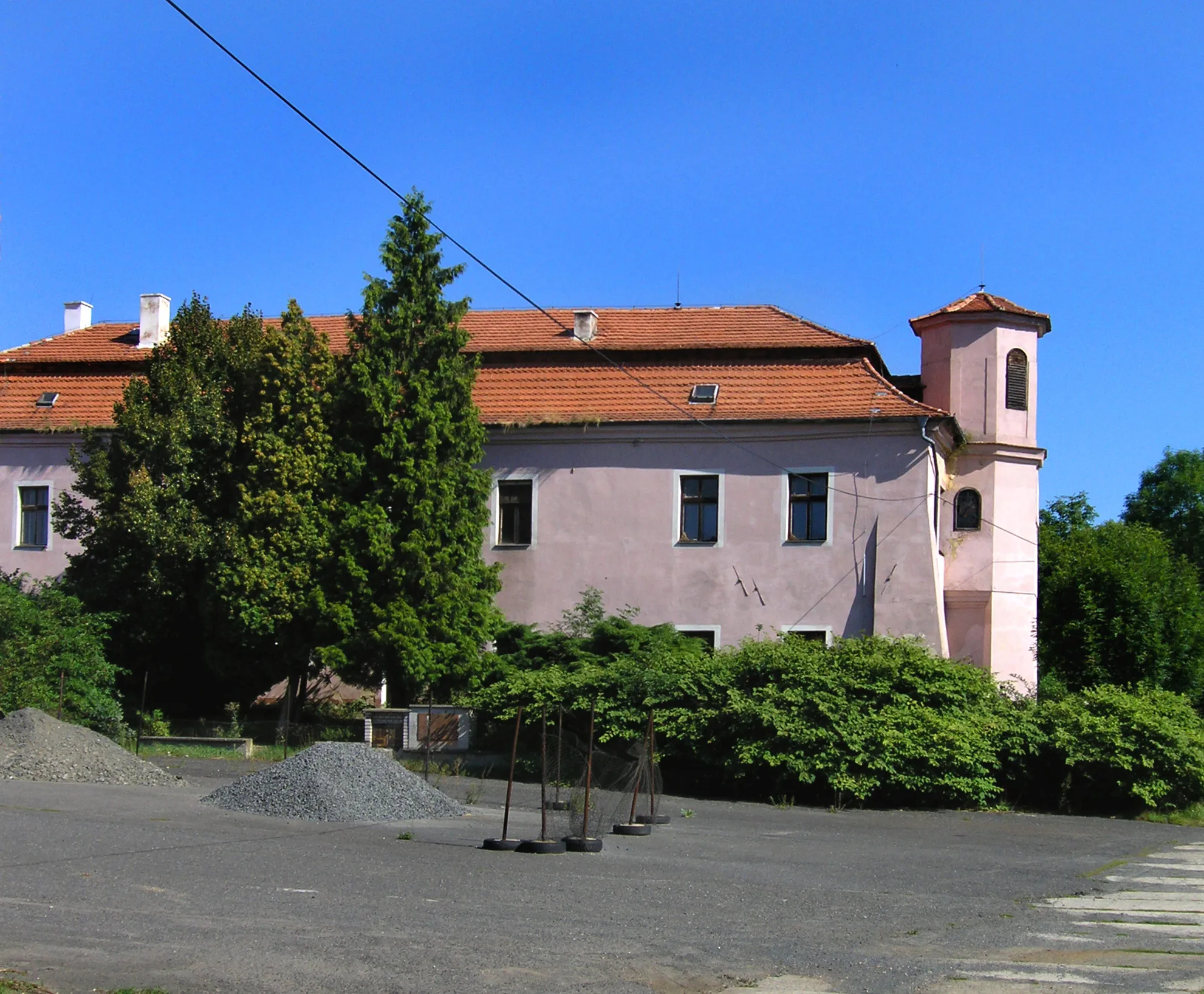 Photo showing: Velký Újezd castle in Býčkovice village, Czech Republic