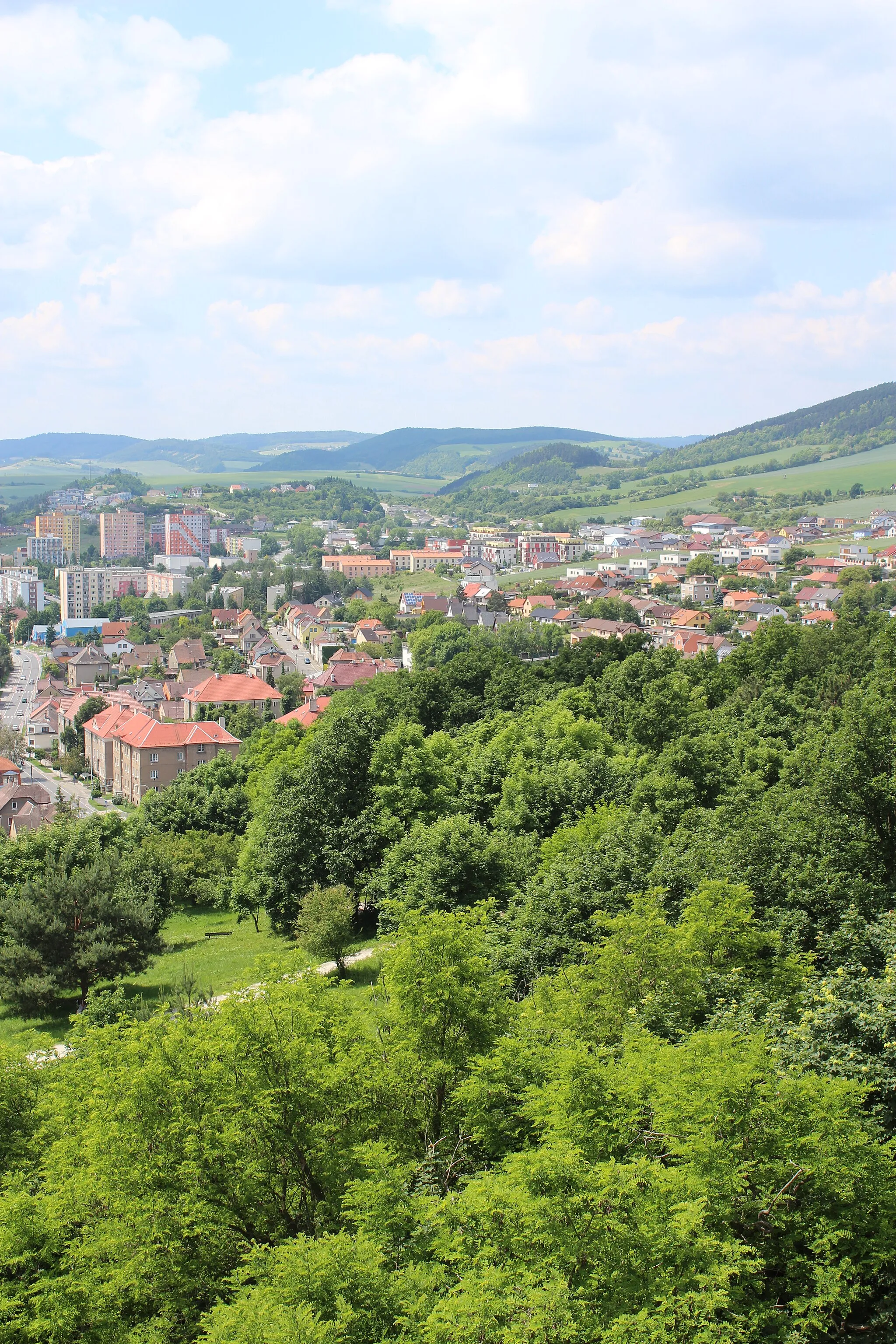 Photo showing: Views from lookout tower Městská hora in Beroun
Views of Beroun