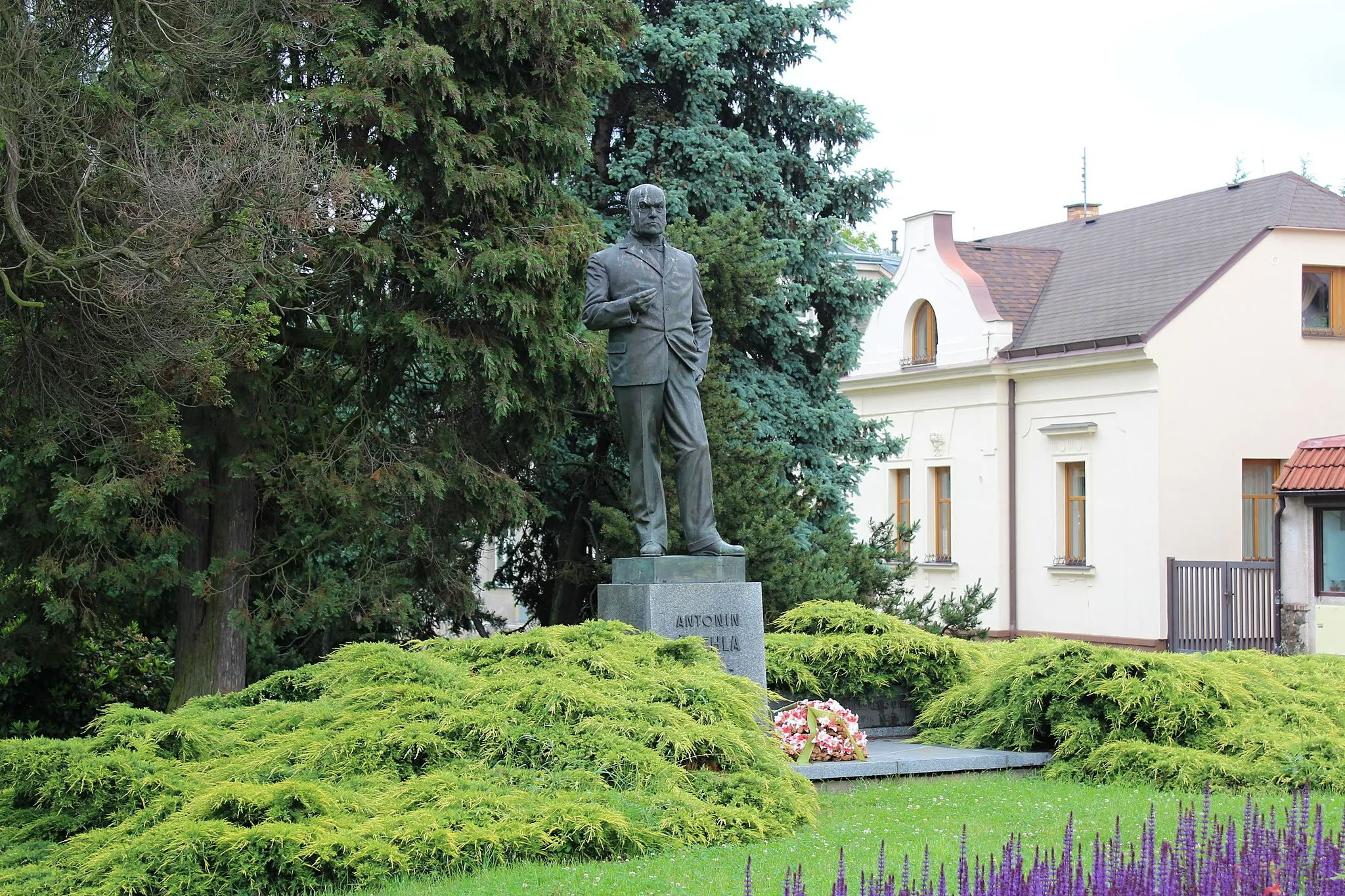 Photo showing: Pomník Antonína Švehly v Říčanech