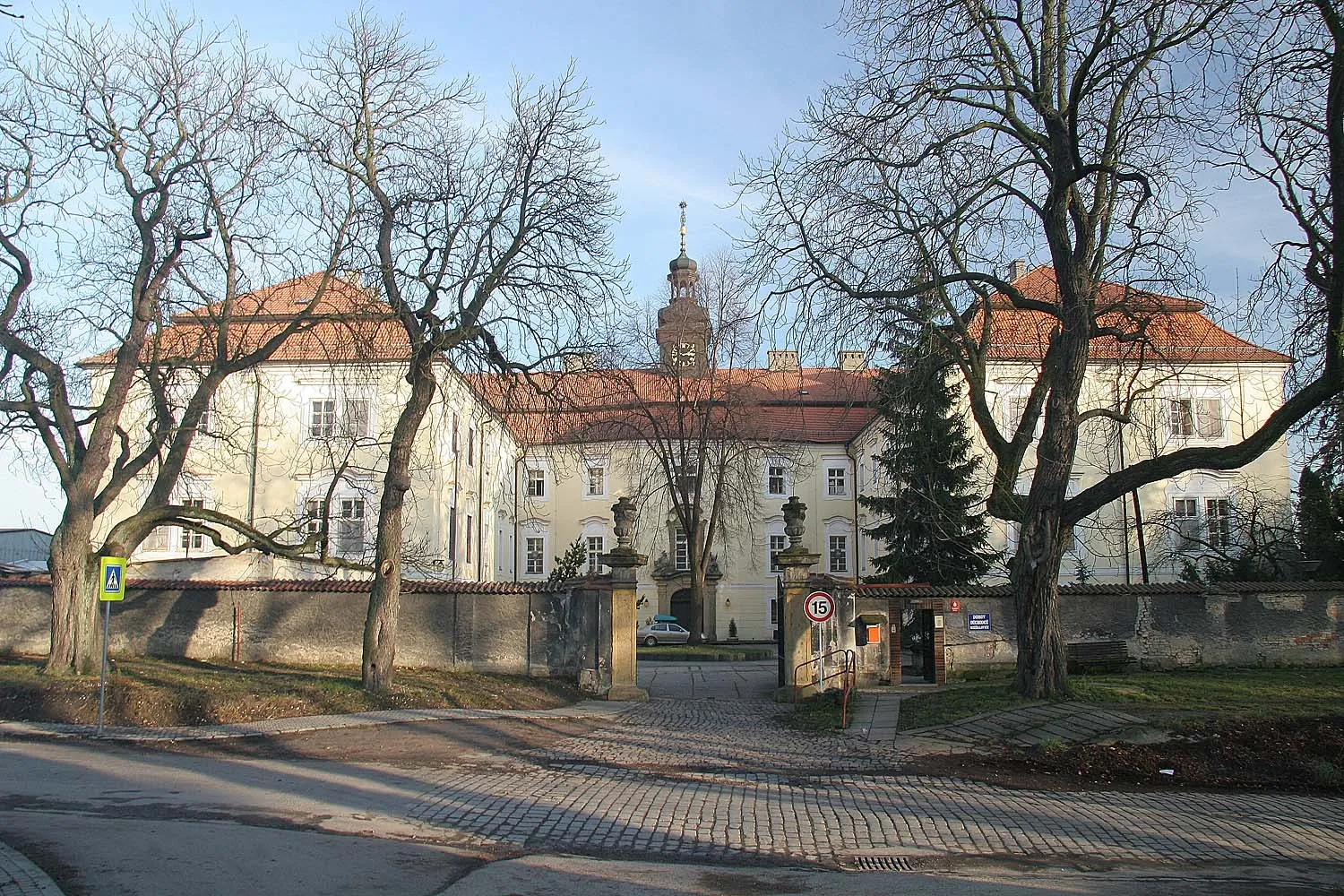 Photo showing: Zámek Rožďalovice. District Nymburk
autor:Prazak

date: 15. 1. 2007