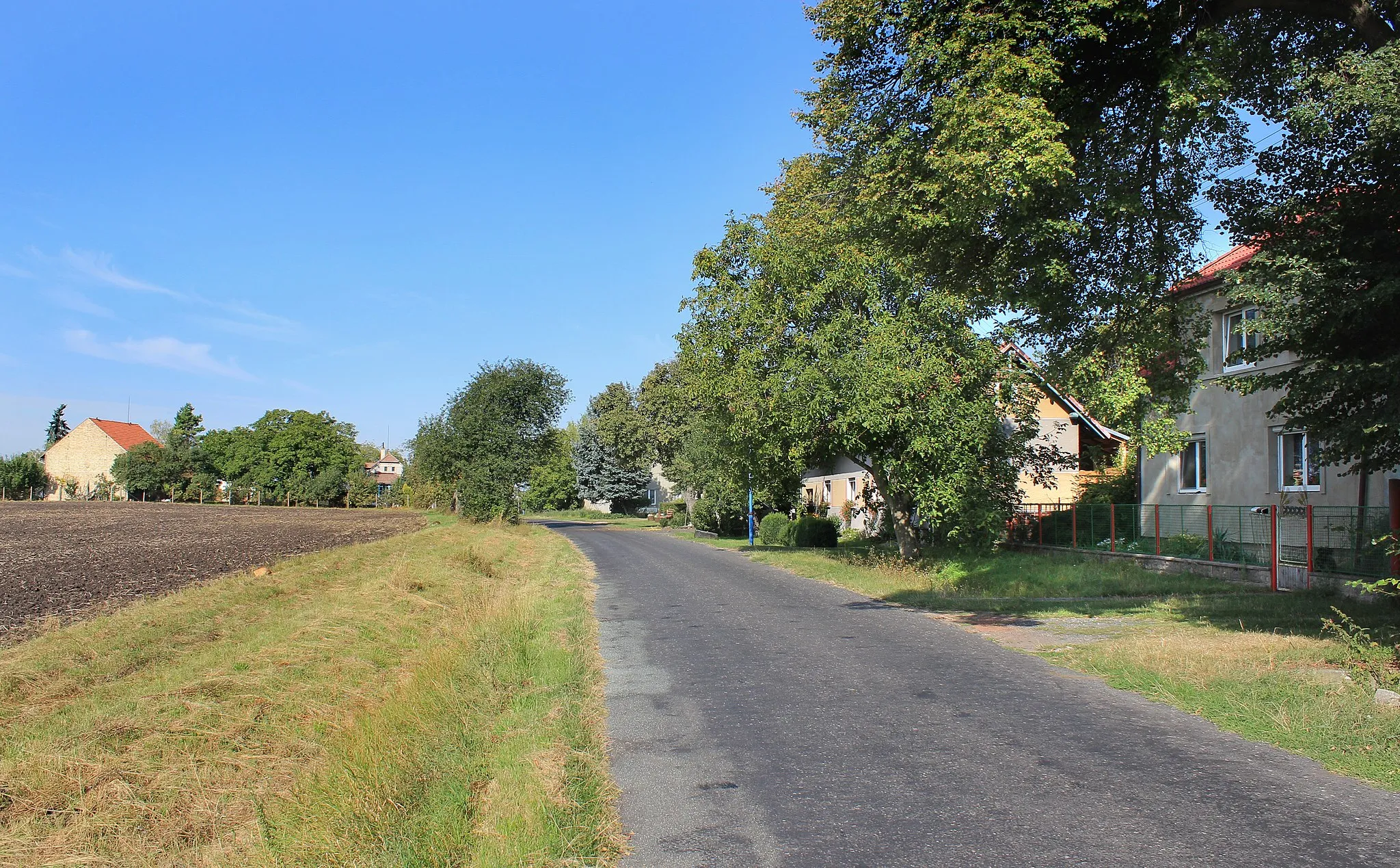 Photo showing: Ostrov, part of Úmyslovice village, Czech Republic.