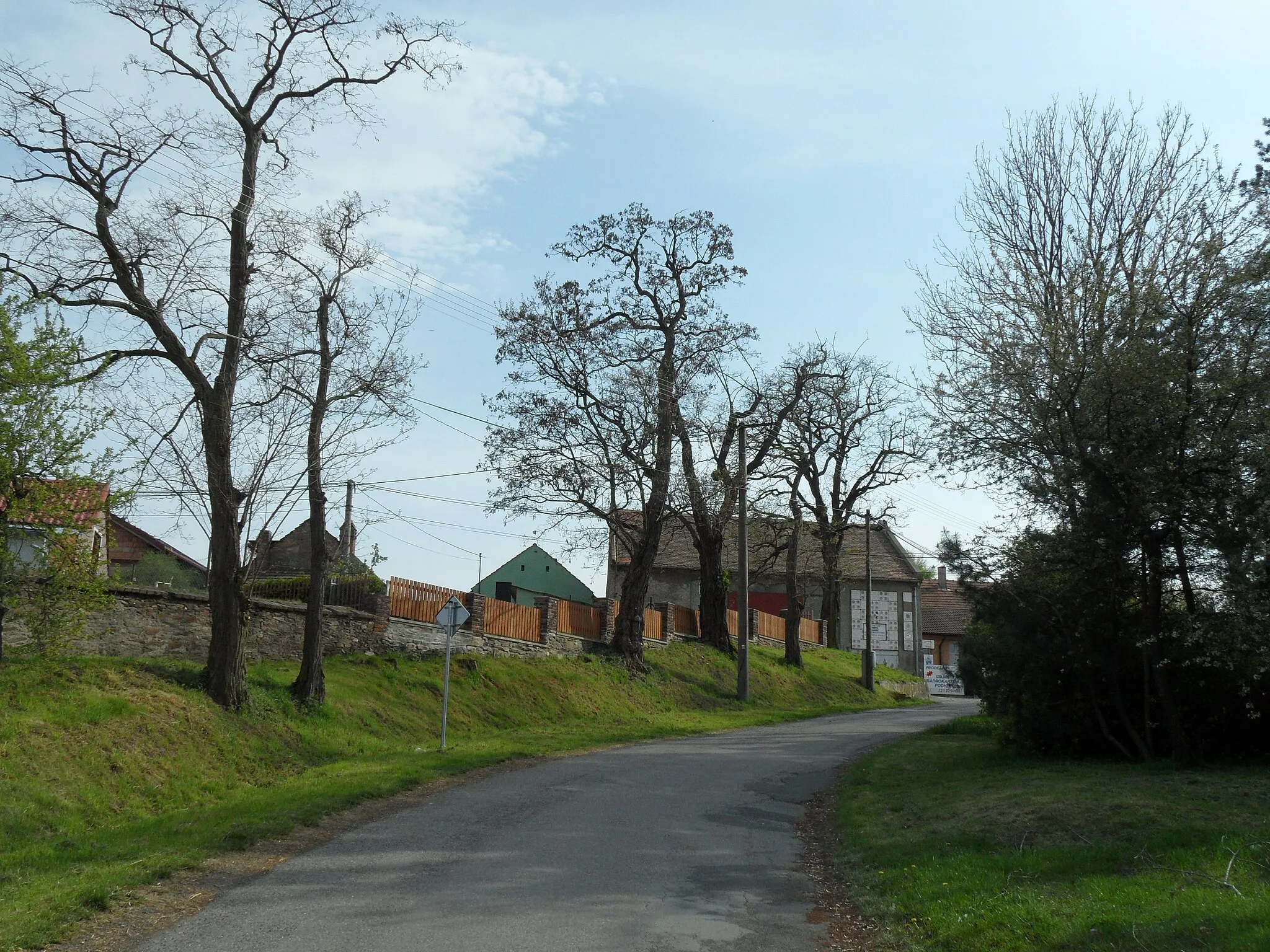 Photo showing: Kamhajek F. Houses Along Main Road, Kolín District, the Czech Republic.