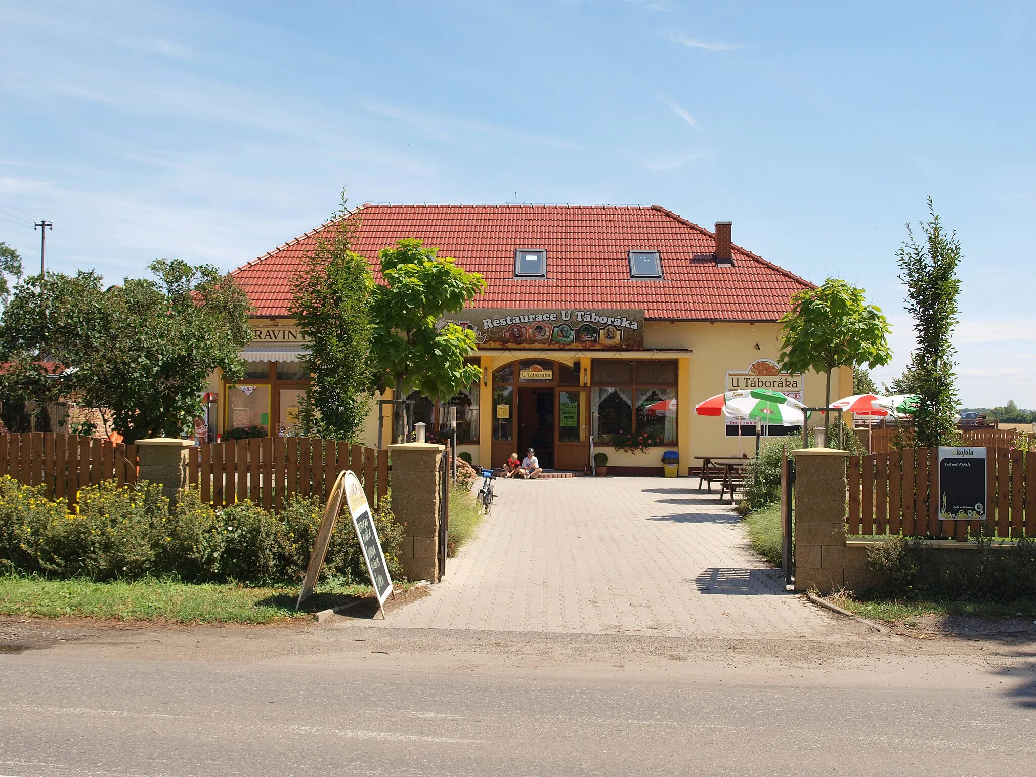 Photo showing: Restaurant, Rašovice (part of Budiměřice), Nymburk District, Central Bohemian Region