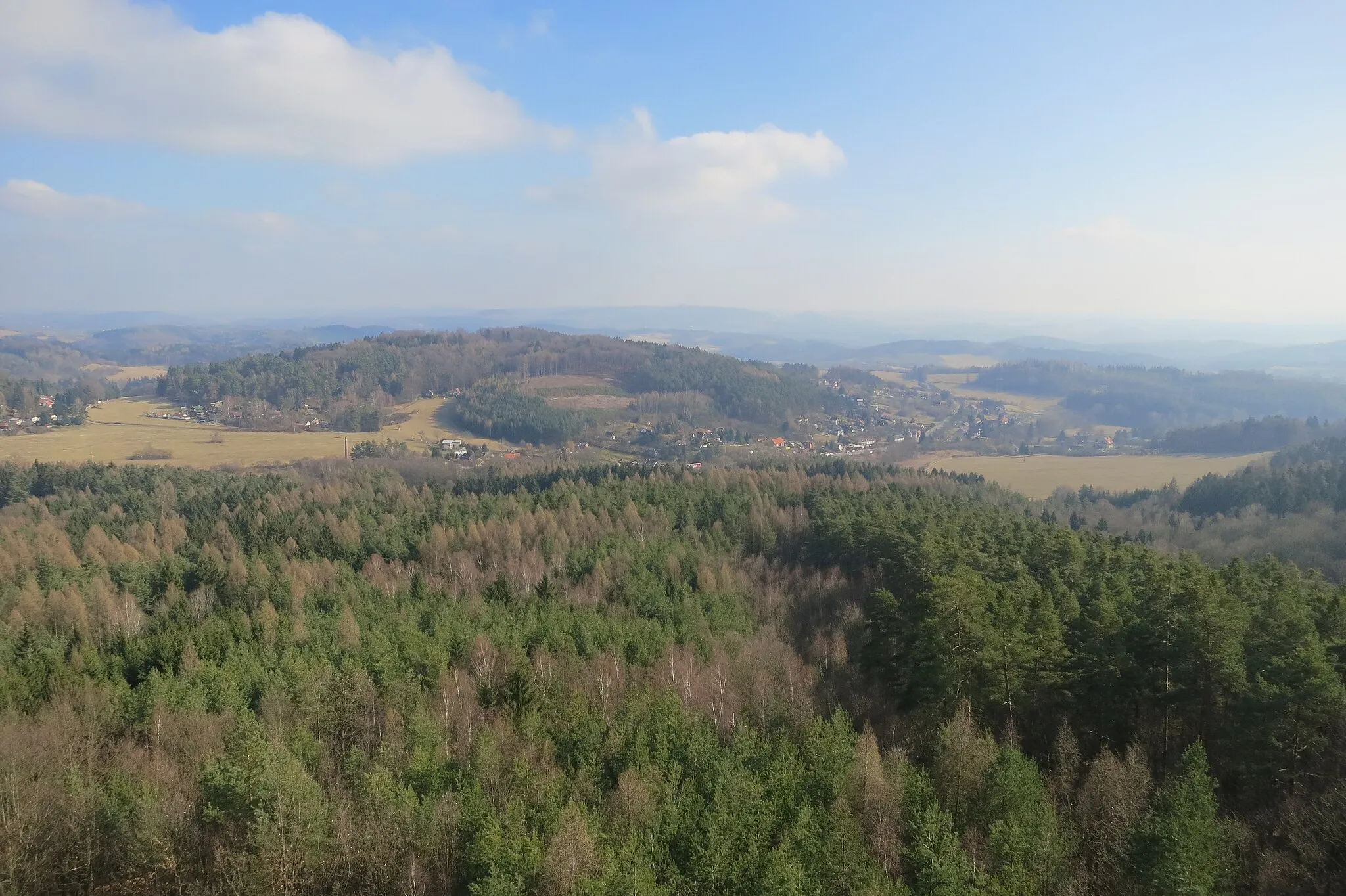 Photo showing: East view from Observation tower Ládví-Vlková in Ládví, Kamenice, Praha-Východ district