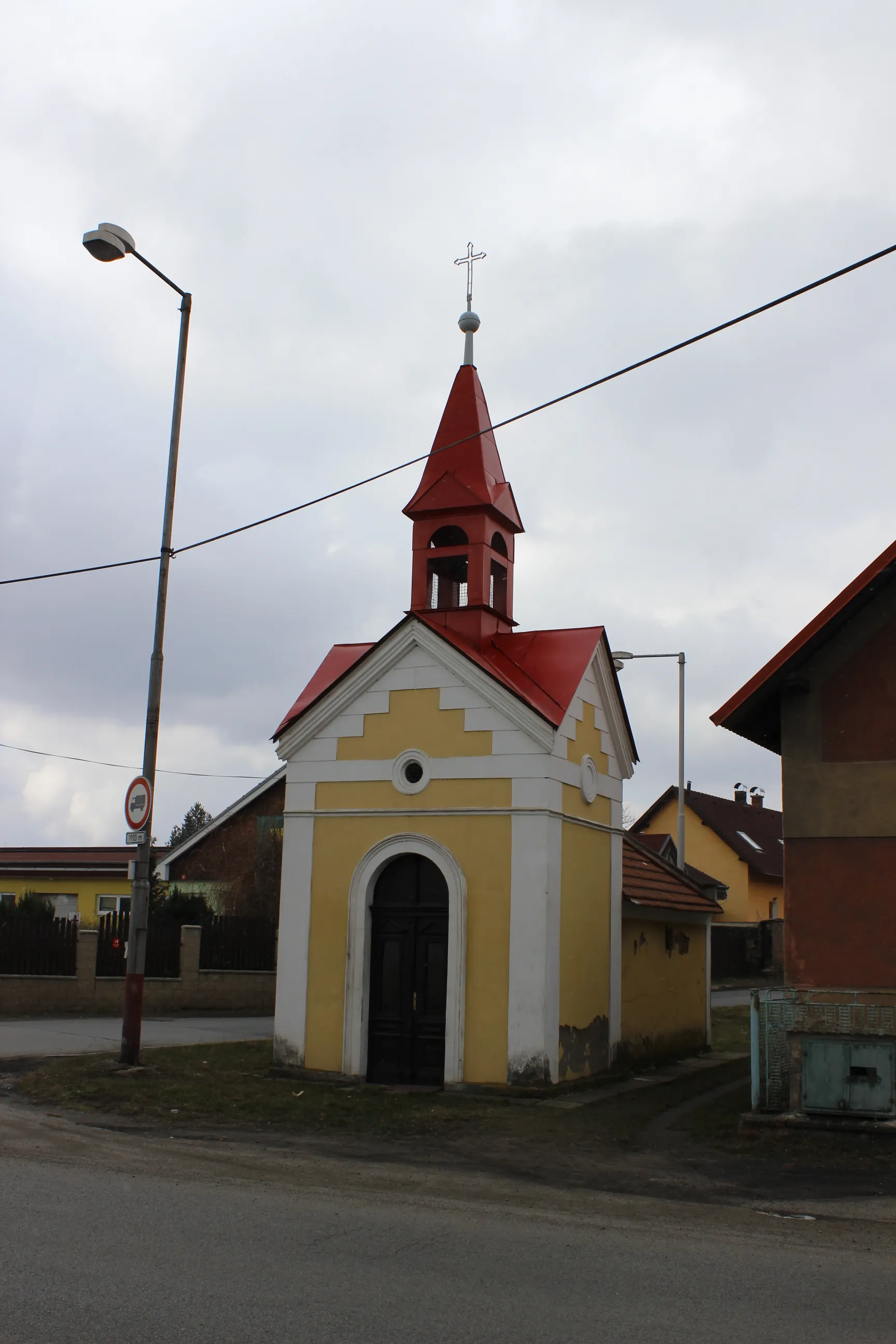 Photo showing: Kaple v mladoboleslavském Bezděčíně (pohled od severovýchodu).