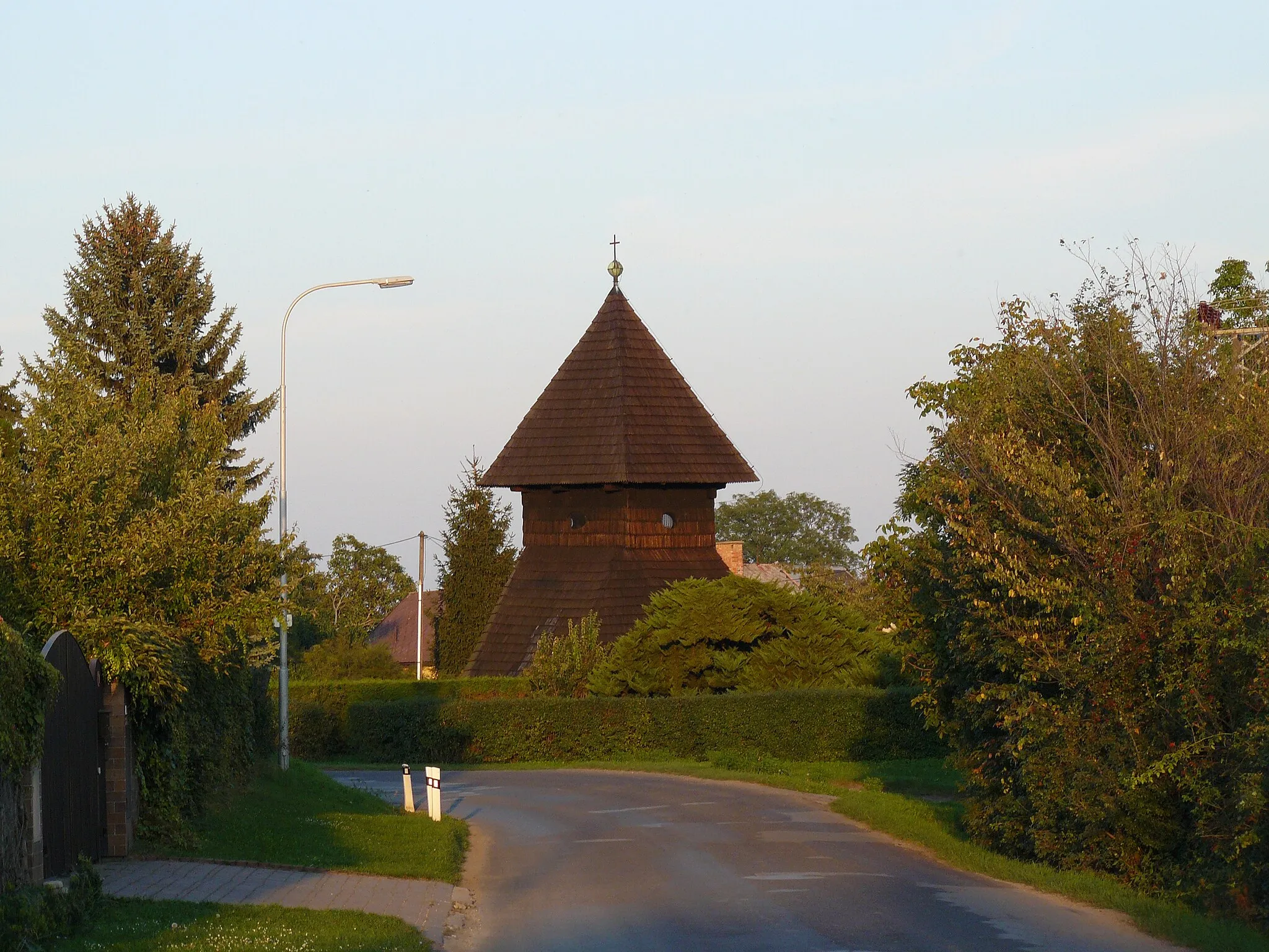 Photo showing: Horní Stakory - dřevěná zvonice