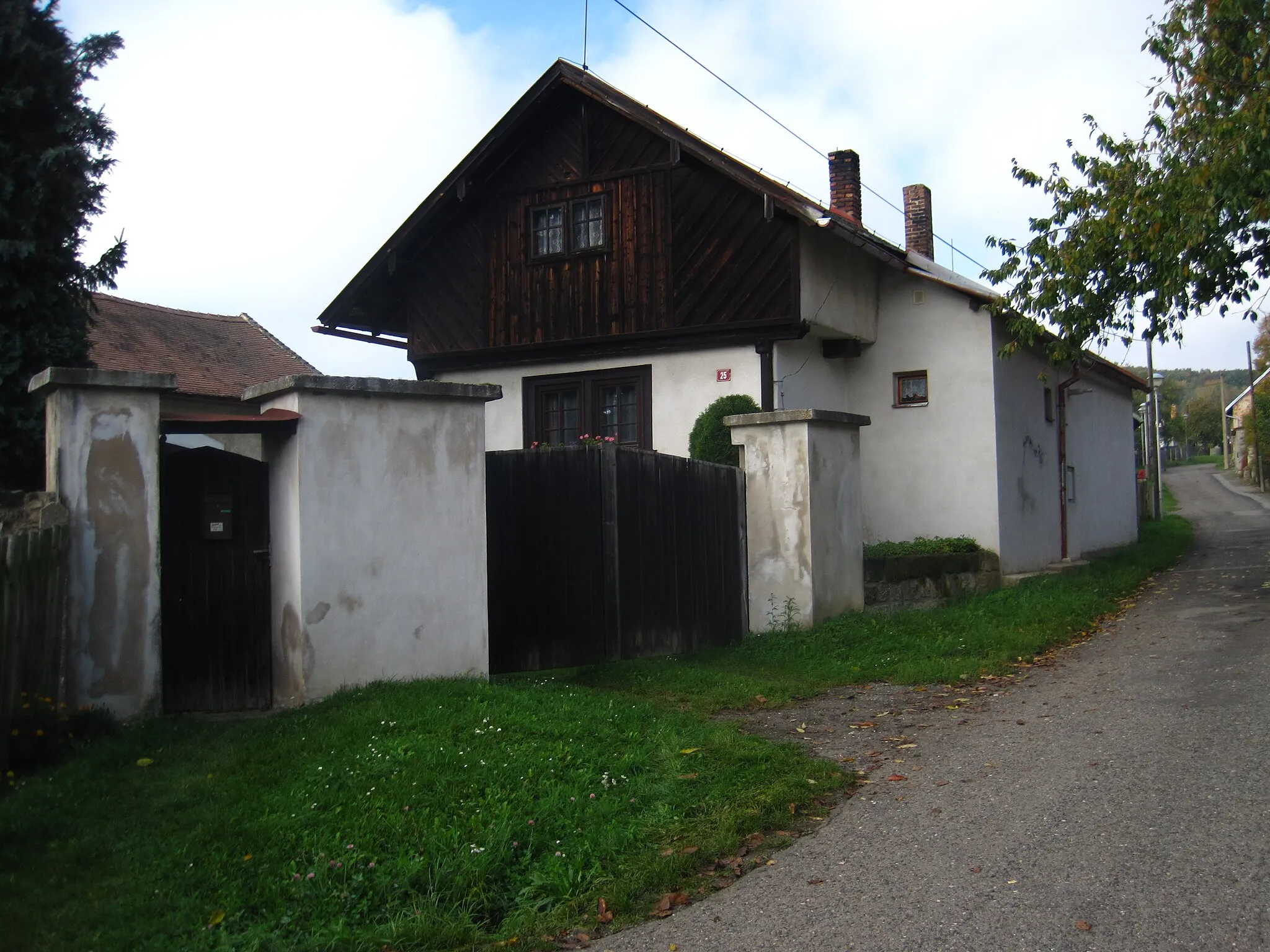 Photo showing: Horní Stakory - chalupa čp. 25