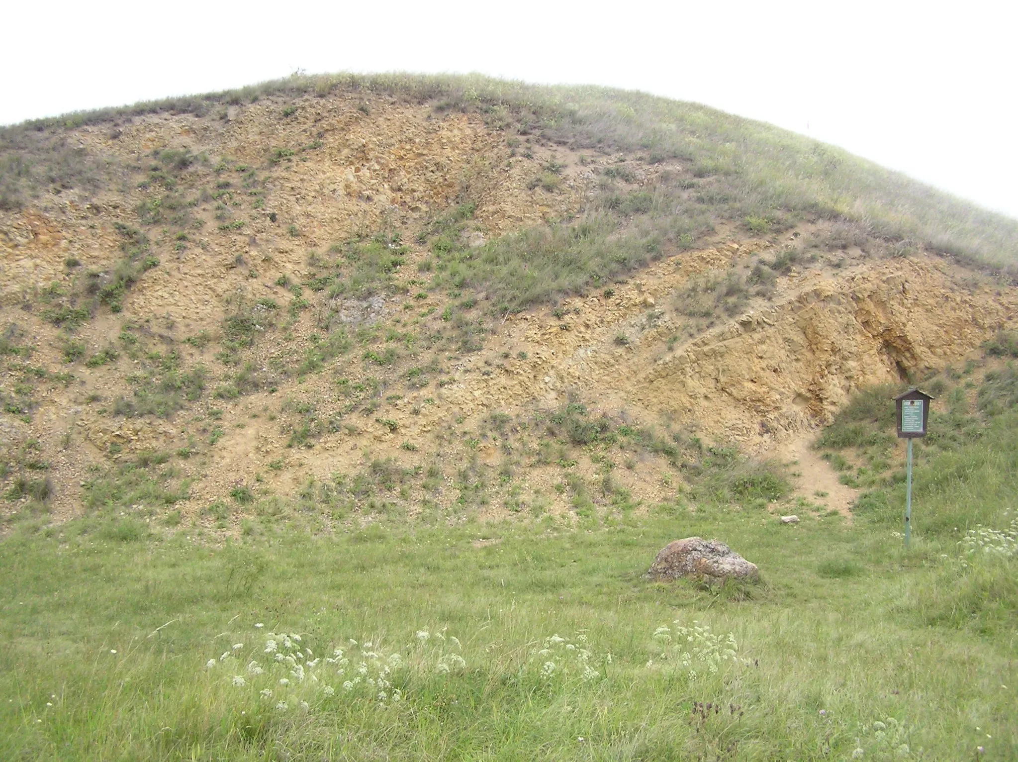 Photo showing: National natural monument Kamenná slunce (Stone suns) in Hnojnice - total view
