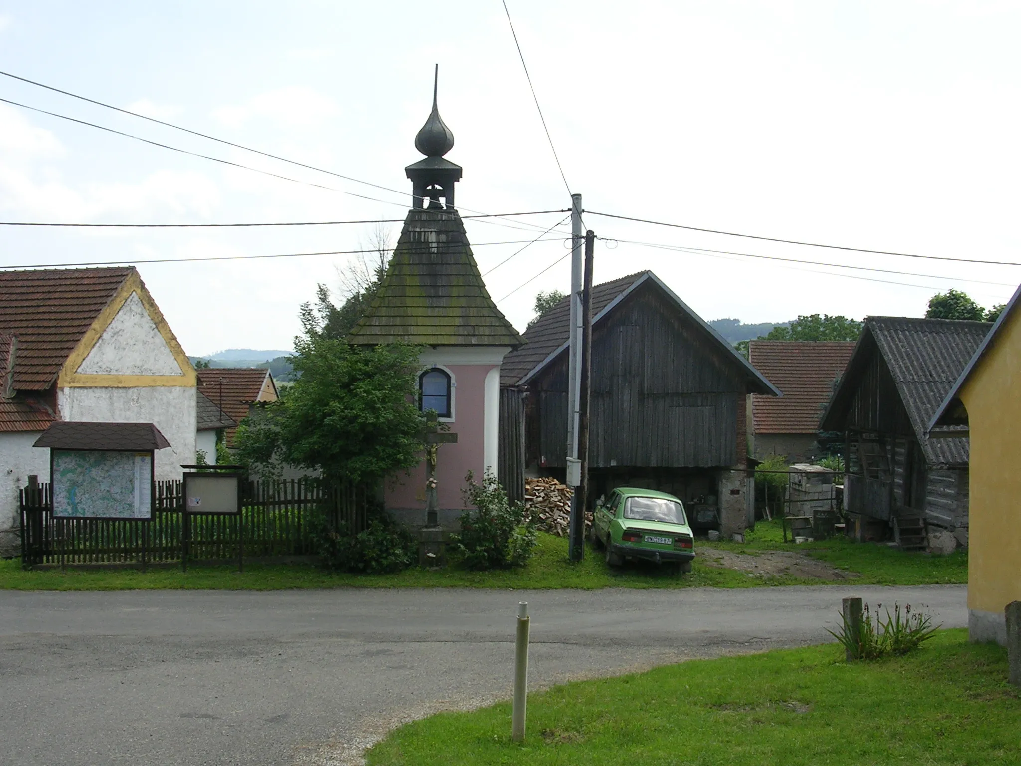 Photo showing: Vysoký Chlumec-Pořešice, Příbram District, Central Bohemian Region, the Czech Republic. A chapel.