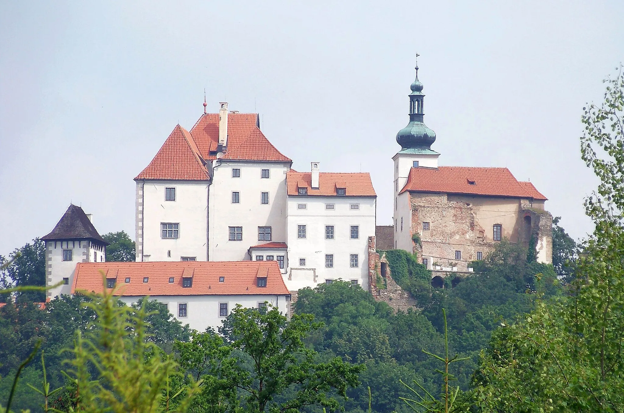 Photo showing: Vysoký Chlumec, Příbram District, Central Bohemian Region, the Czech Republic. The castle.