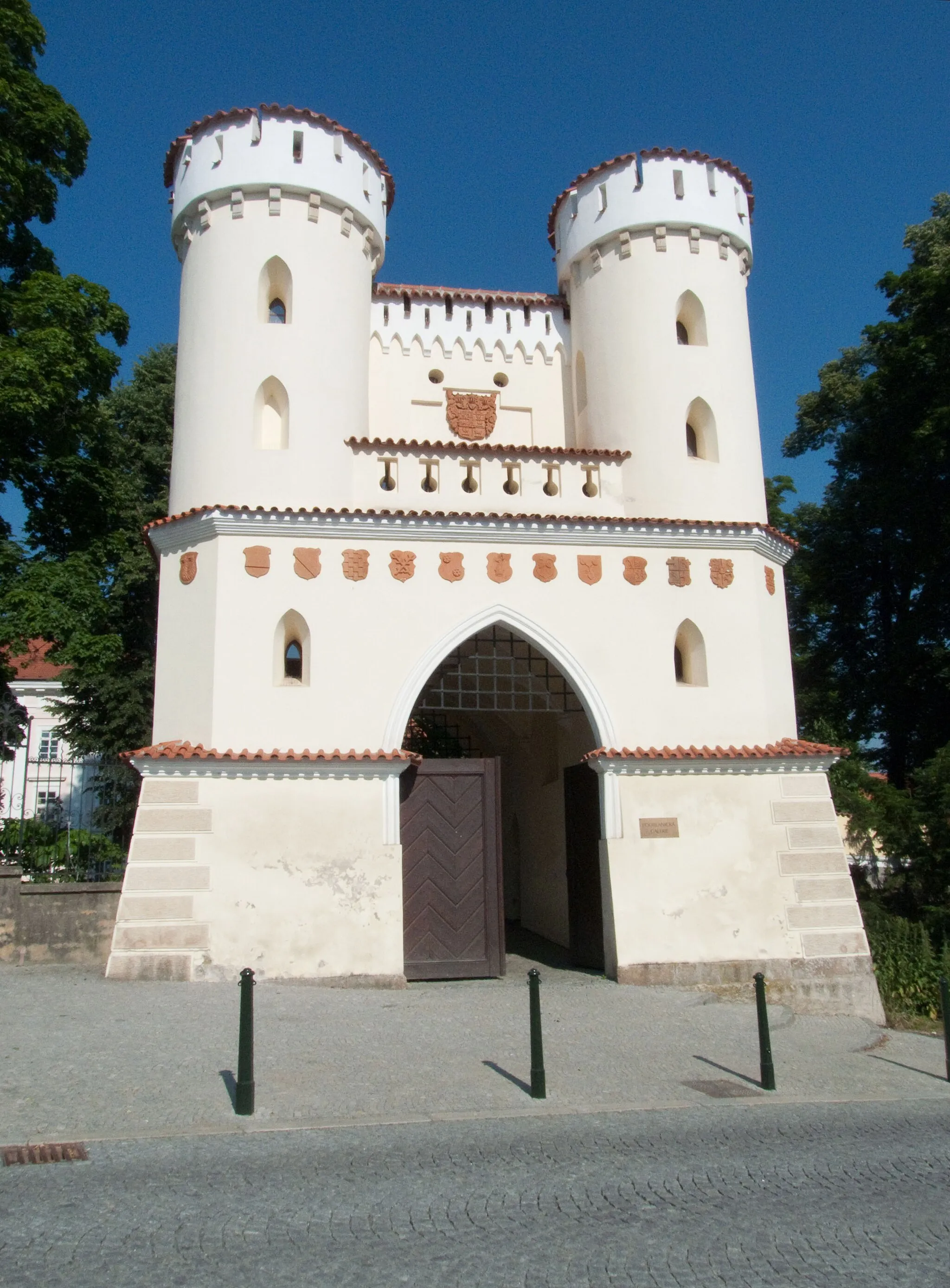 Photo showing: Vlašimská Gate - entrance to Vlašim Castle and the local museum, Benešov district, Czech Republic