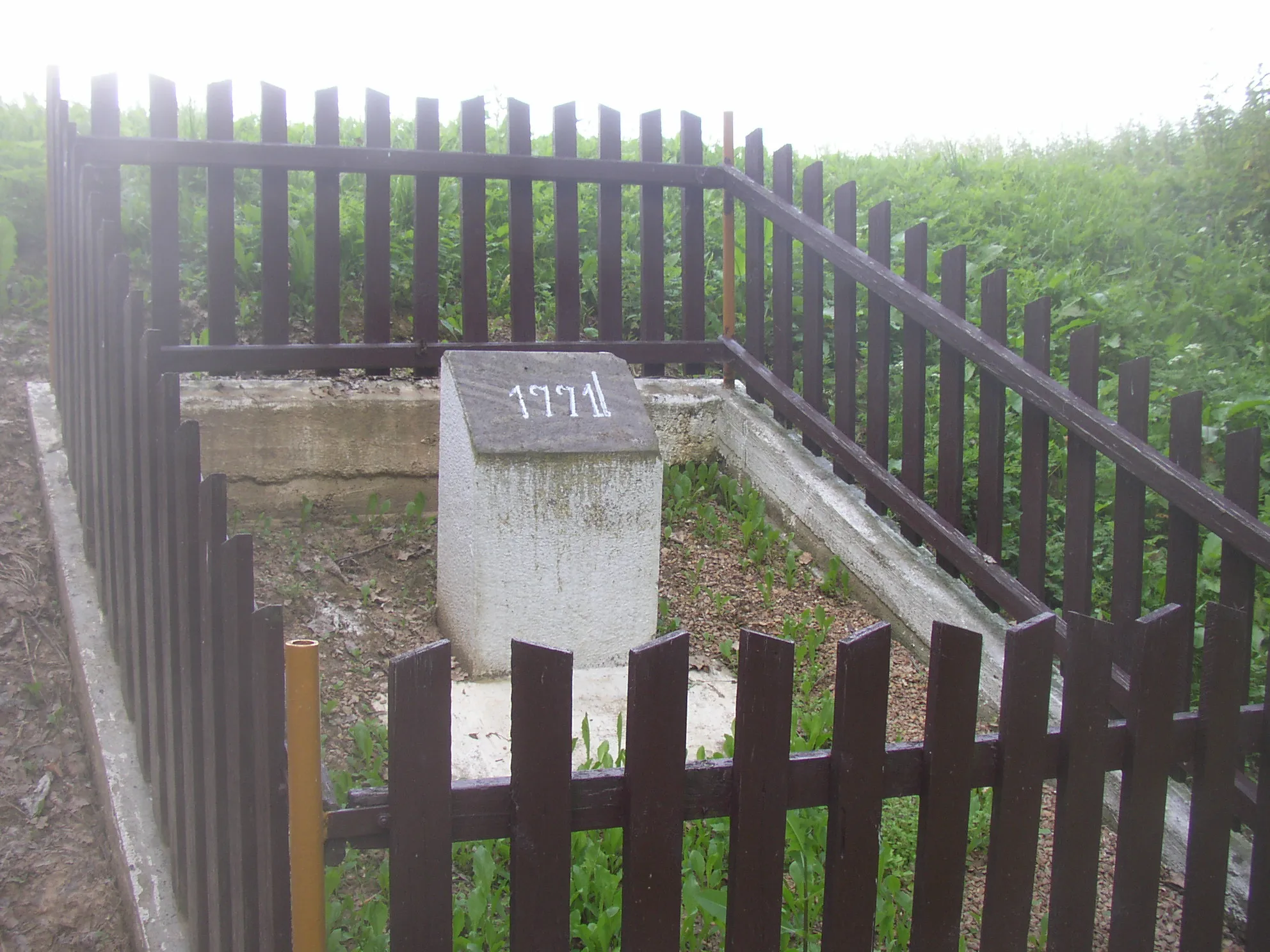 Photo showing: Podmokly, Rokycany District, Czech Republic. Monument commemorating the site where enormous (~7000 pieces) depot of ancient Celtic golden coins was discovered on June 12, 1771.