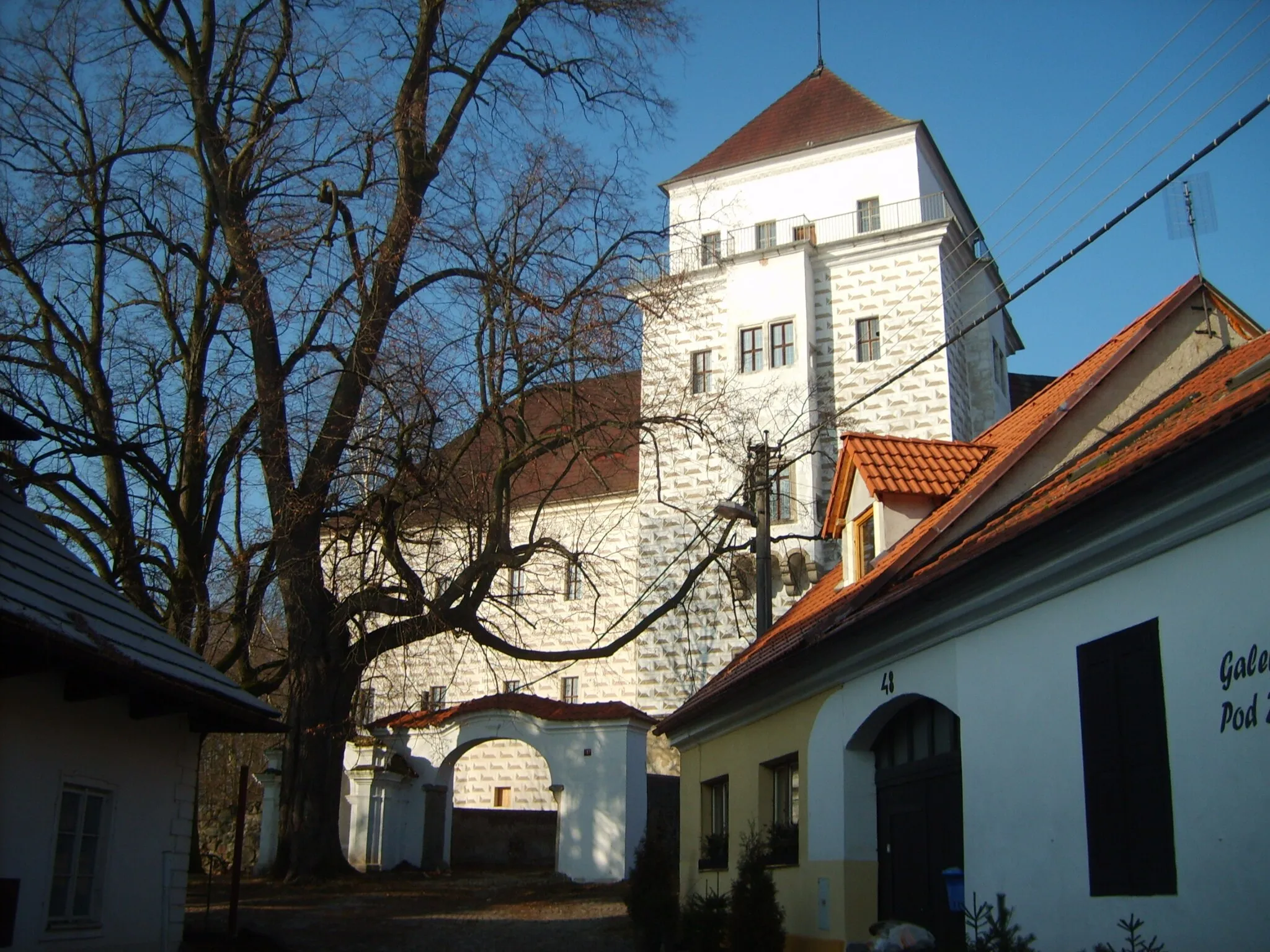 Photo showing: Entrance to the Rožmitál pod Třemšínem castle, Příbram District, CZ