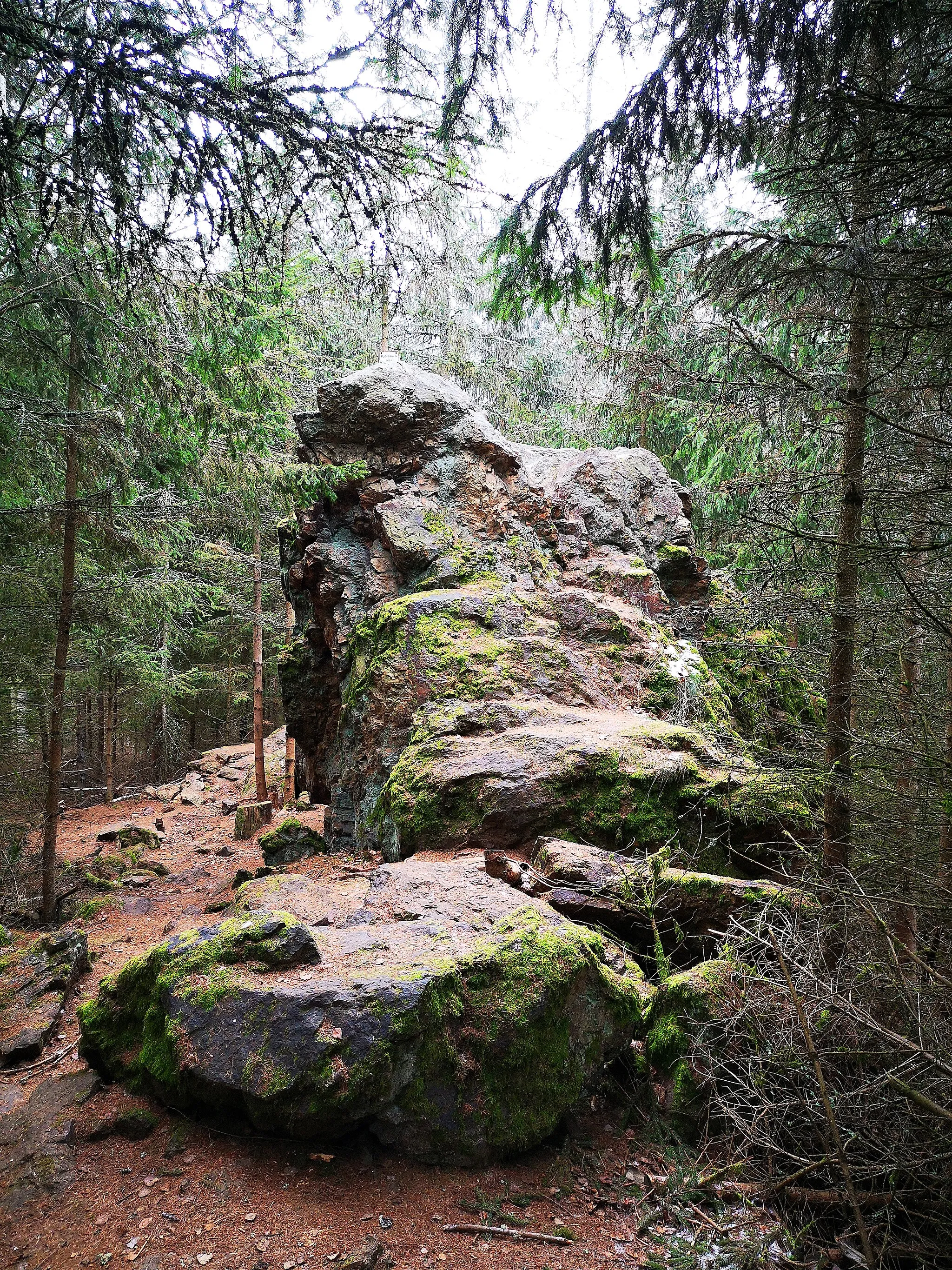 Photo showing: Fabiánovo lože near the summit of Velká Baba (Central Bohemian Region, Czechia).