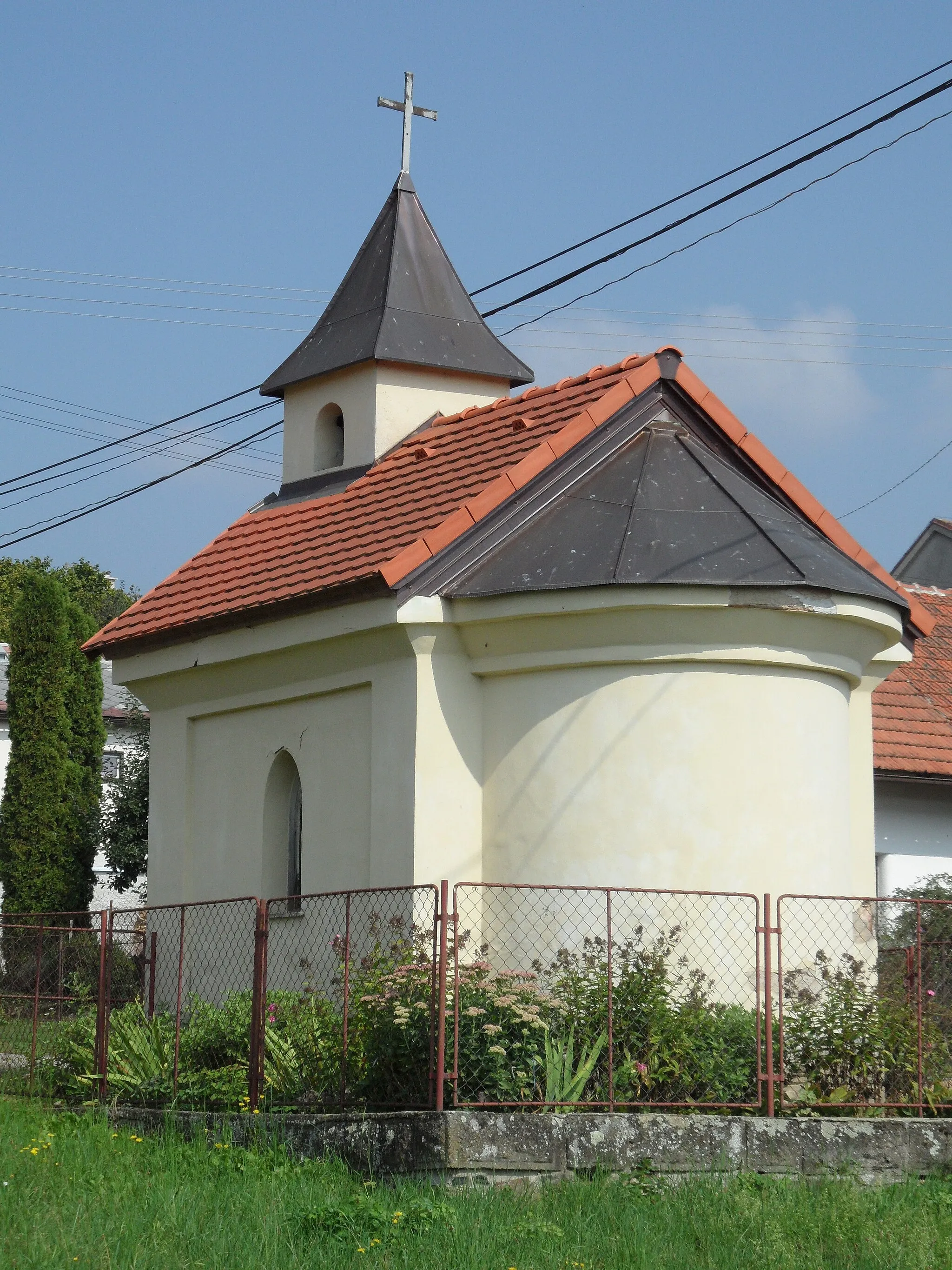 Photo showing: Dolní Pohleď  E. Chapel: View from South, Kutná Hora District, the Czech Republic.