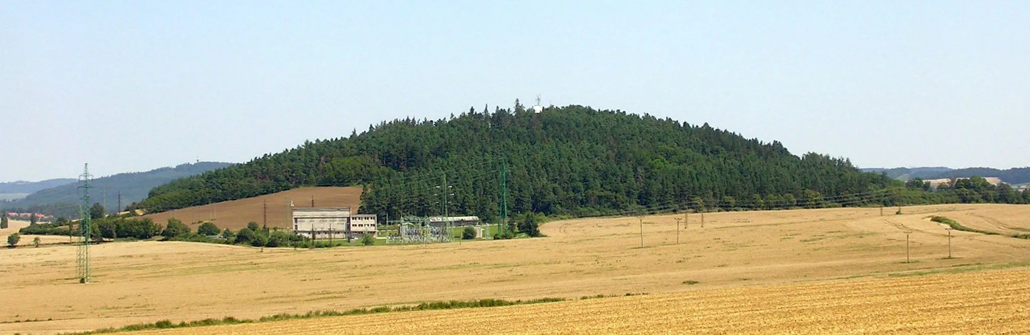 Photo showing: Sedlčany, Příbram District, Central Bohemian Region, the Czech Republic. High-voltage station and Cihelný vrch Hill.