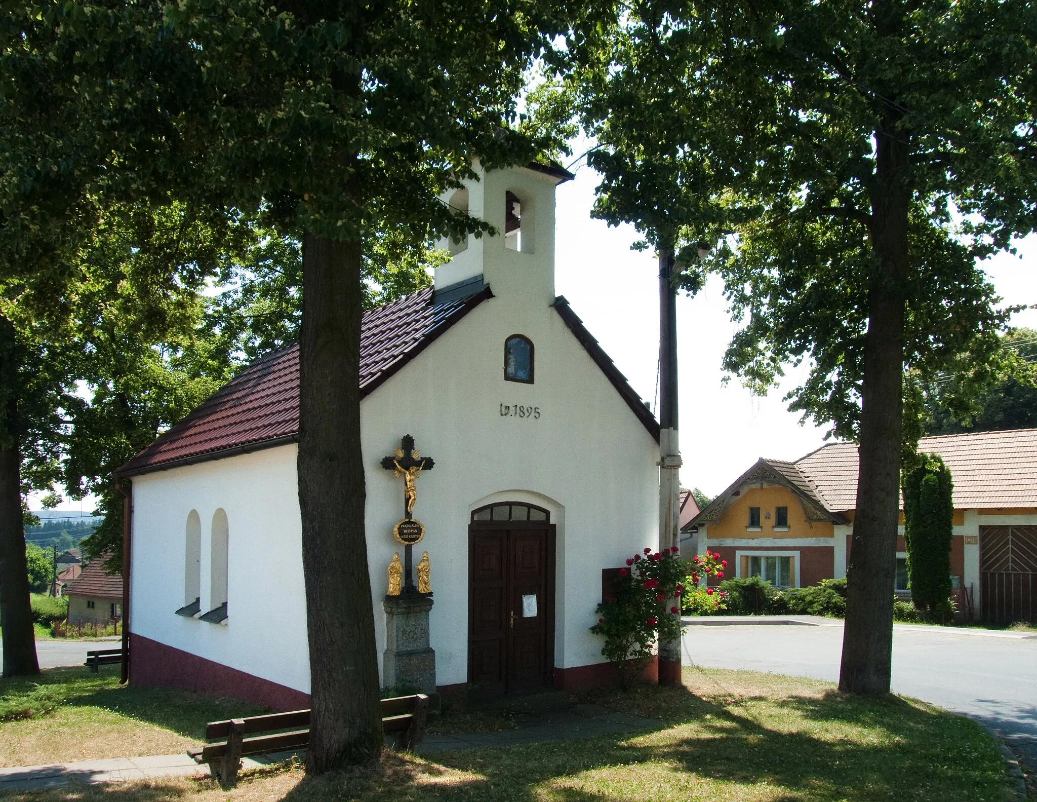 Photo showing: St. Wenceslaus Chapel in the village of Kladruby, Benešov district, Czech Republic from 1895