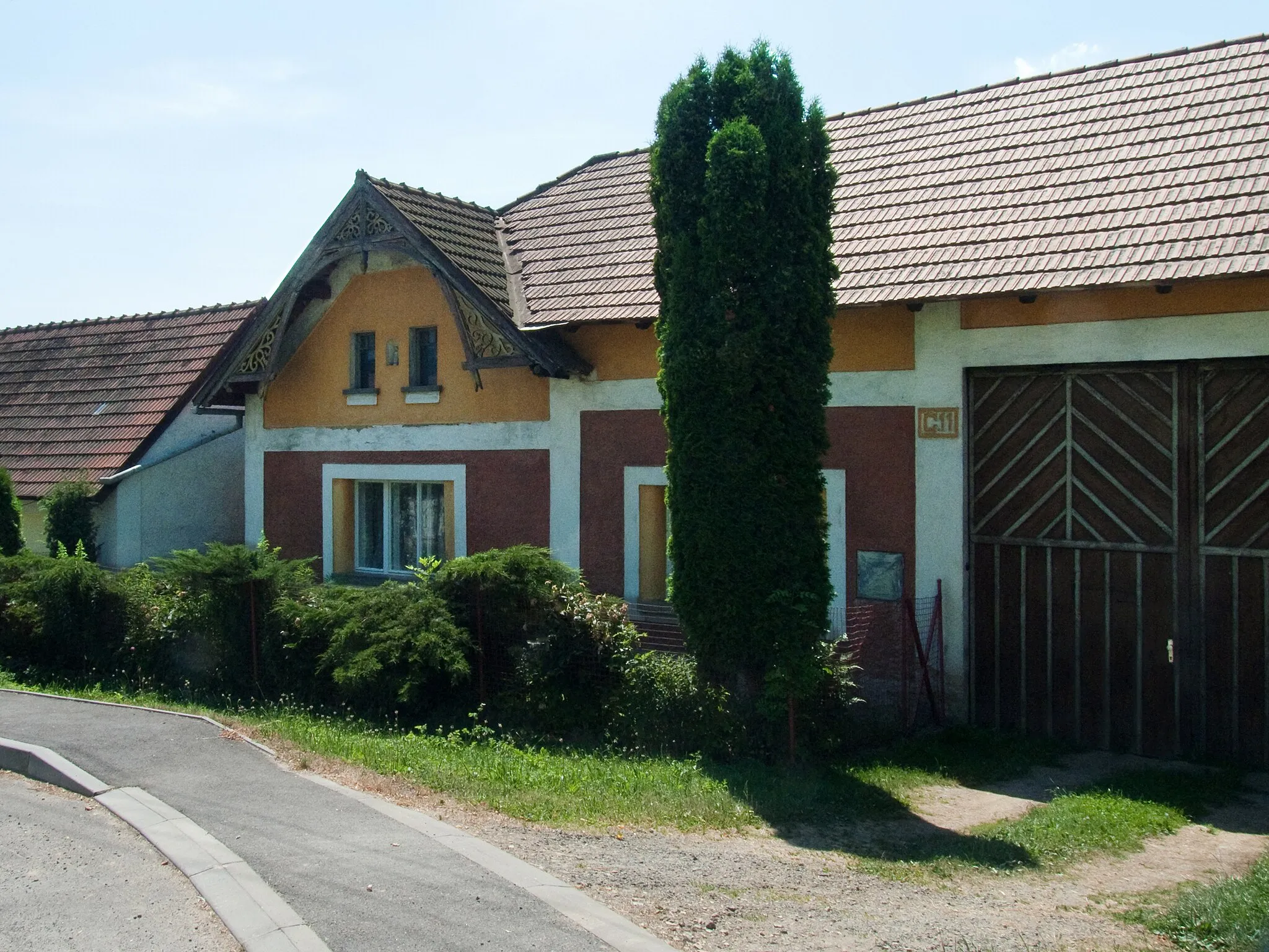 Photo showing: House No 11 in the village of Kladruby, Benešov district, Czech Republic