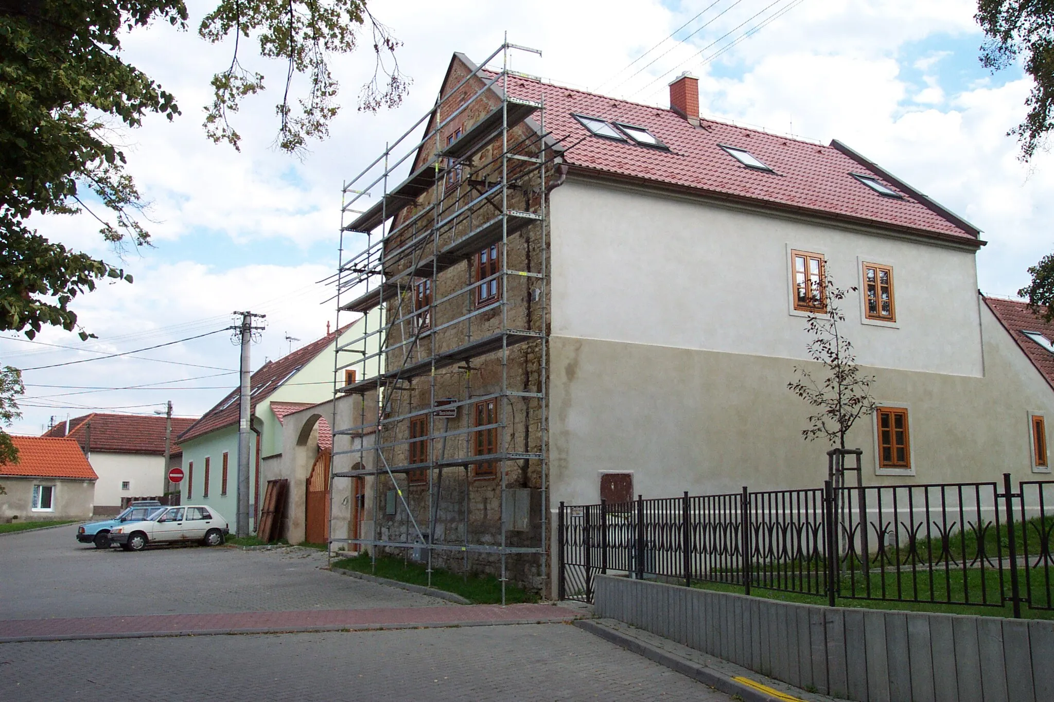 Photo showing: Horoměrice, village near Prague, its buildings and also buildings in surroundings