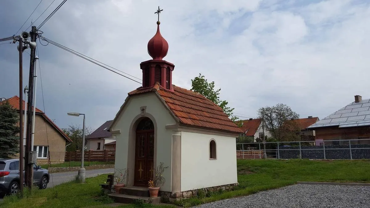 Photo showing: Chapel in Skuhrov in Beroun District – entry no. 25669.