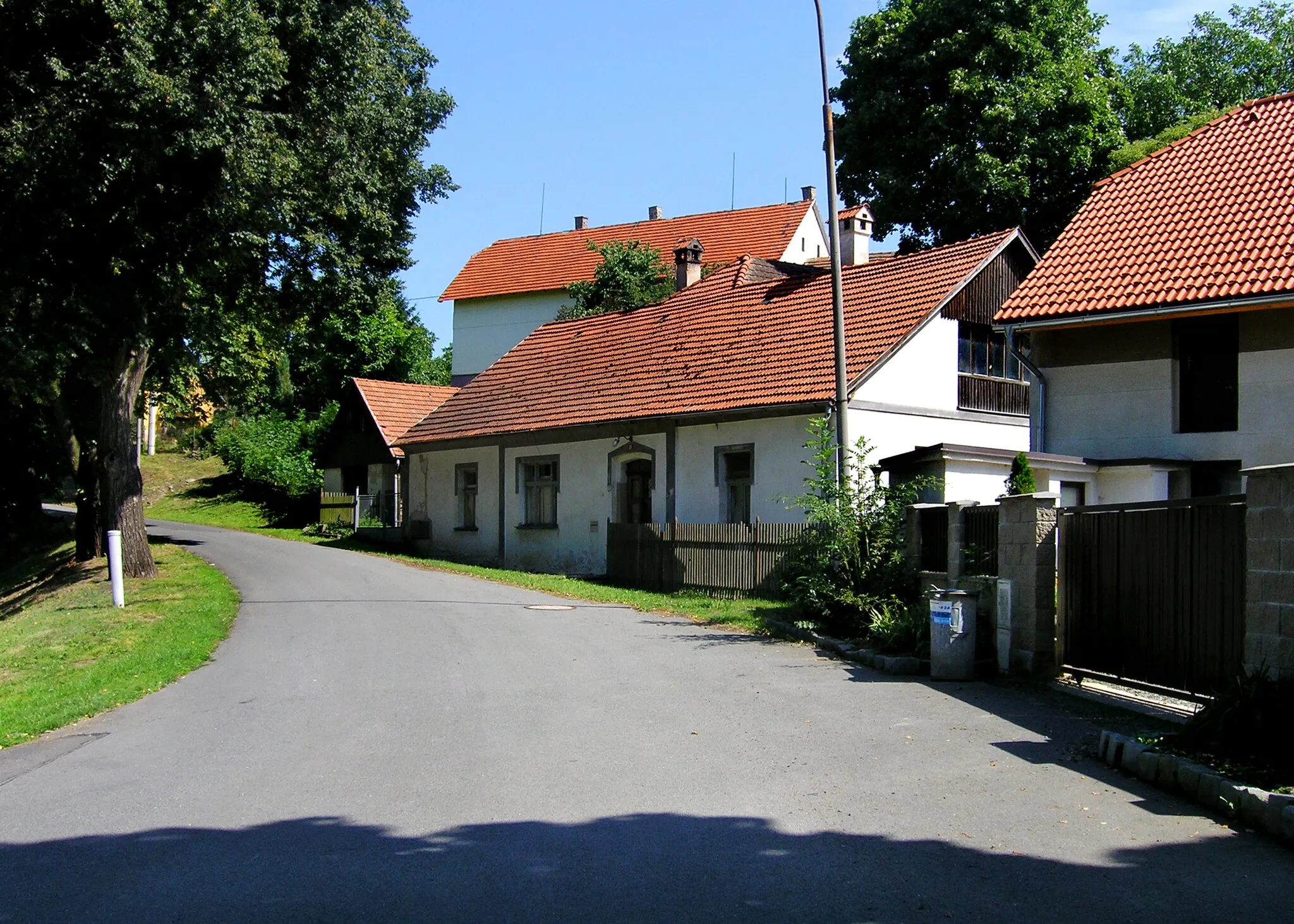 Photo showing: Chomutovice, part of Popovičky village, Czech Republic