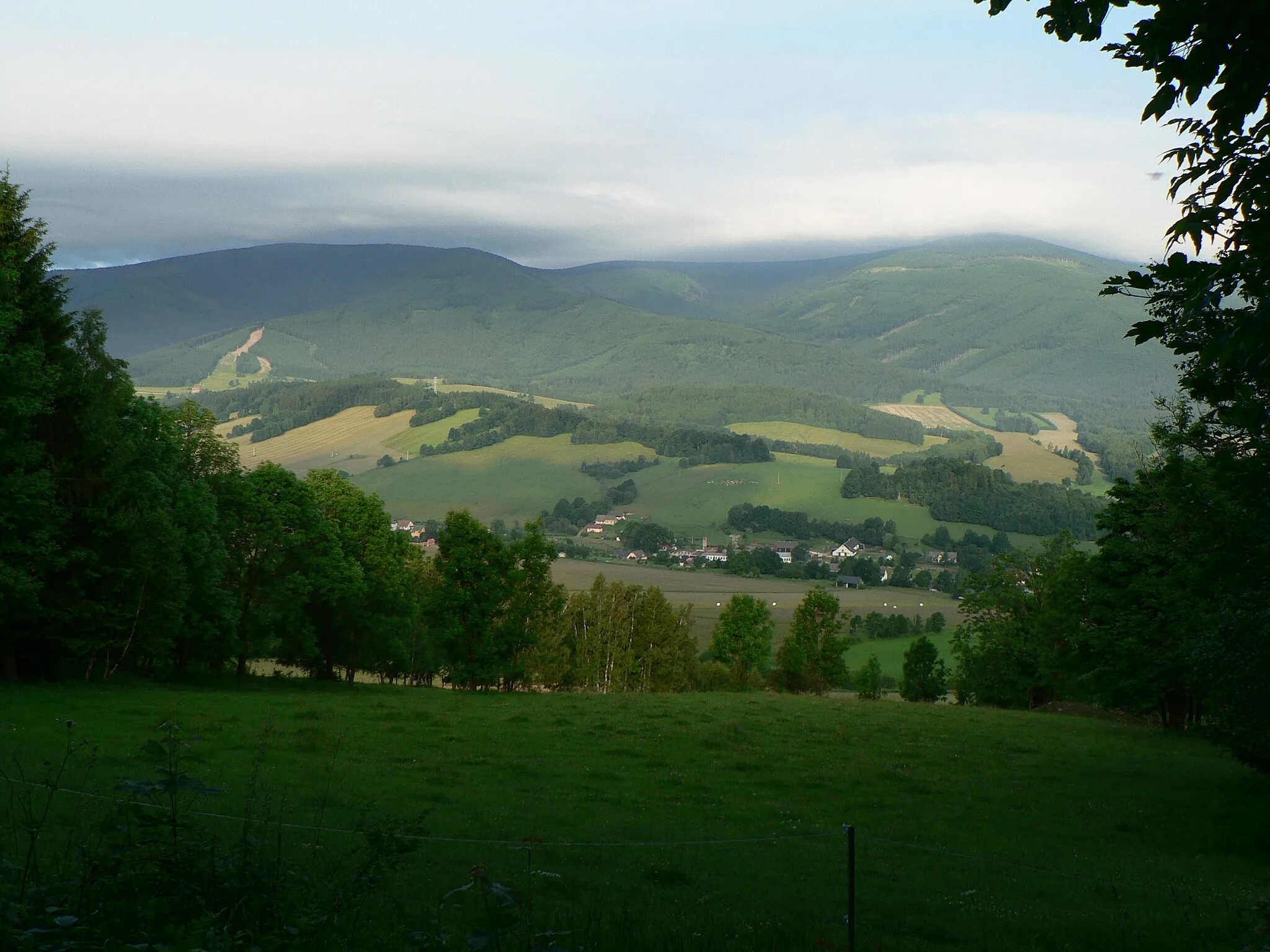 Photo showing: Bela river valley from east.