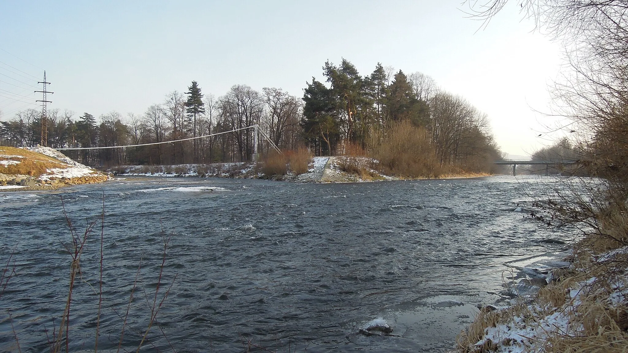 Photo showing: Confluence of Rožnovská Bečva river and Vsetínská Bečva river in Valašské Meziříčí, Vsetín District, Zlín Region, Czech Republic