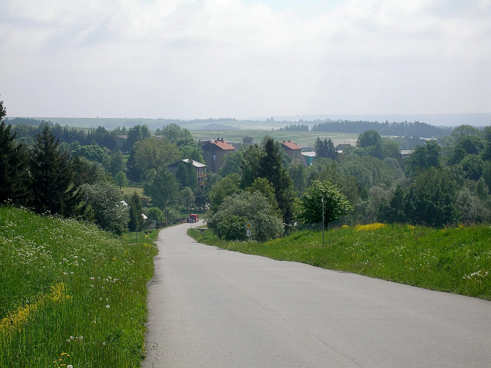 Photo showing: Village Heroltovice (Herlsdorf) in military area Libavá in Moravia; view from the West