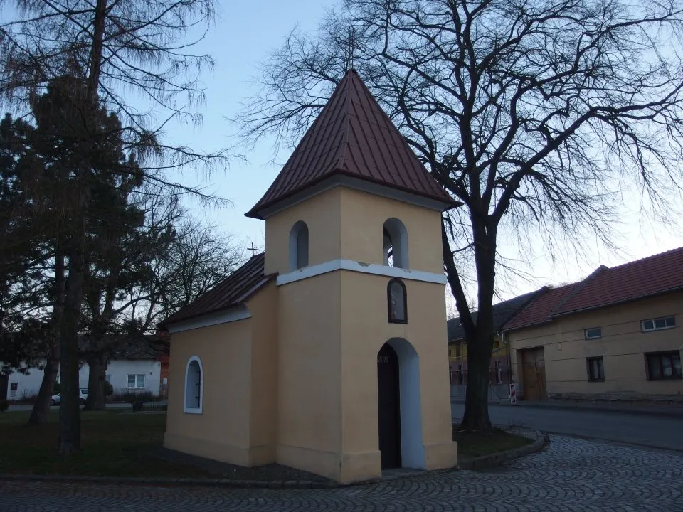Photo showing: Kaple sv. Floriána v Záříčí na návsi