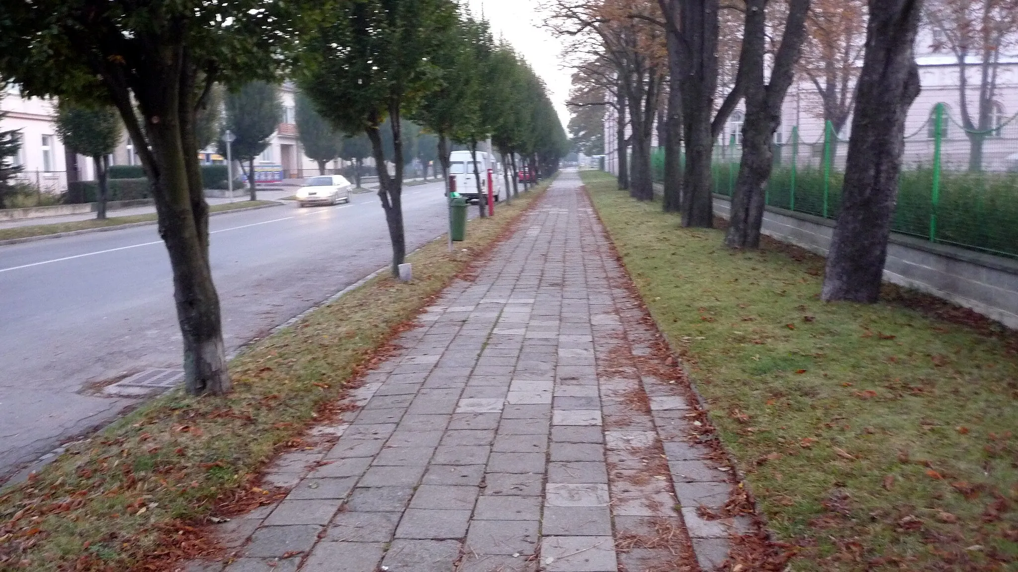 Photo showing: Sidewalk from bus station to center along Gymnázium Ladislava Jaroše Holešov