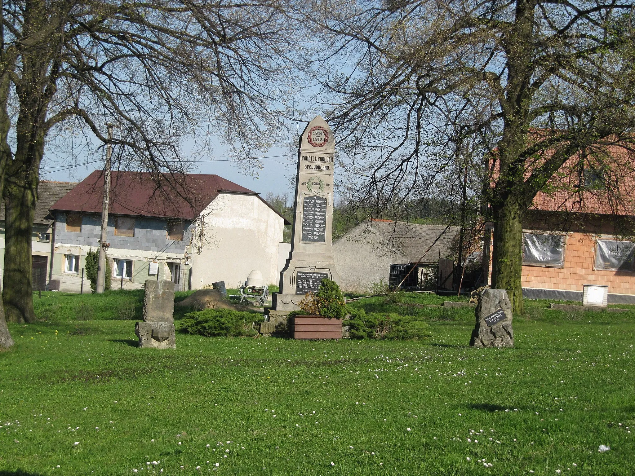 Photo showing: Kostelany in Kroměříž District, Czech Republic. Monument to victims of the First World War.