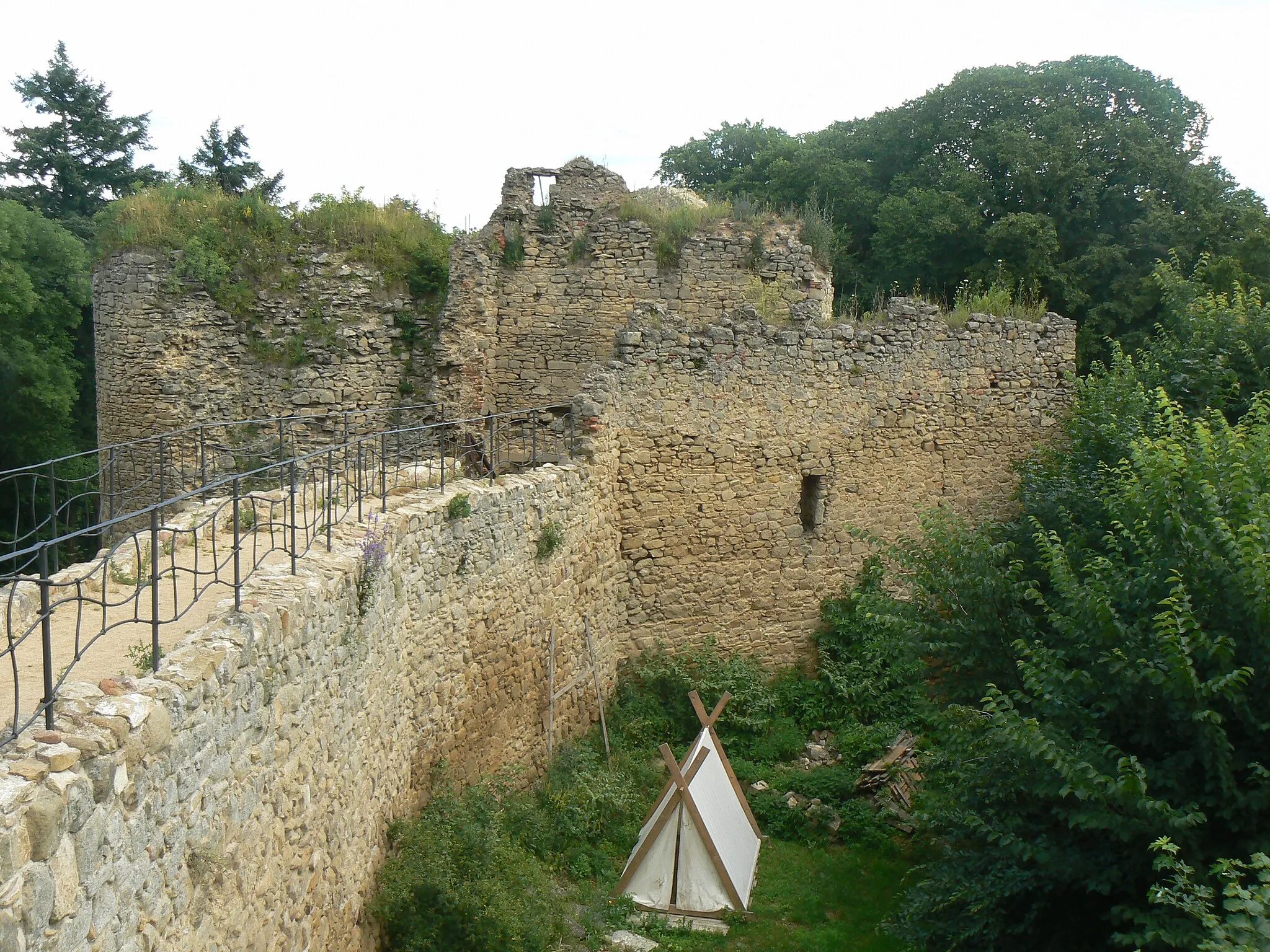 Photo showing: Zřícenina hradu Cimburk u Koryčan