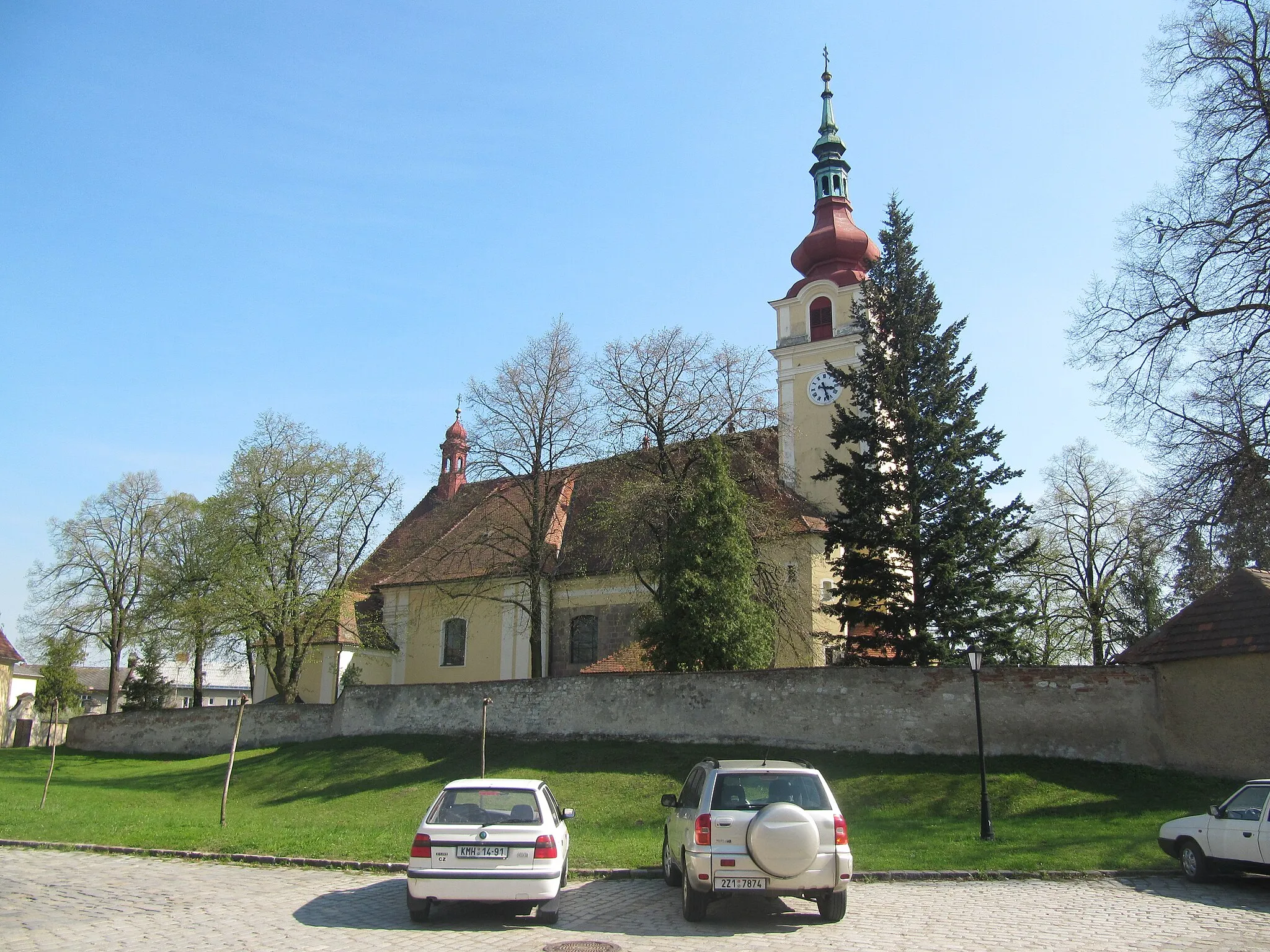 Photo showing: Hulín in Kroměříž District, Czech Republic. Saint Wenceslaus-church from the north.