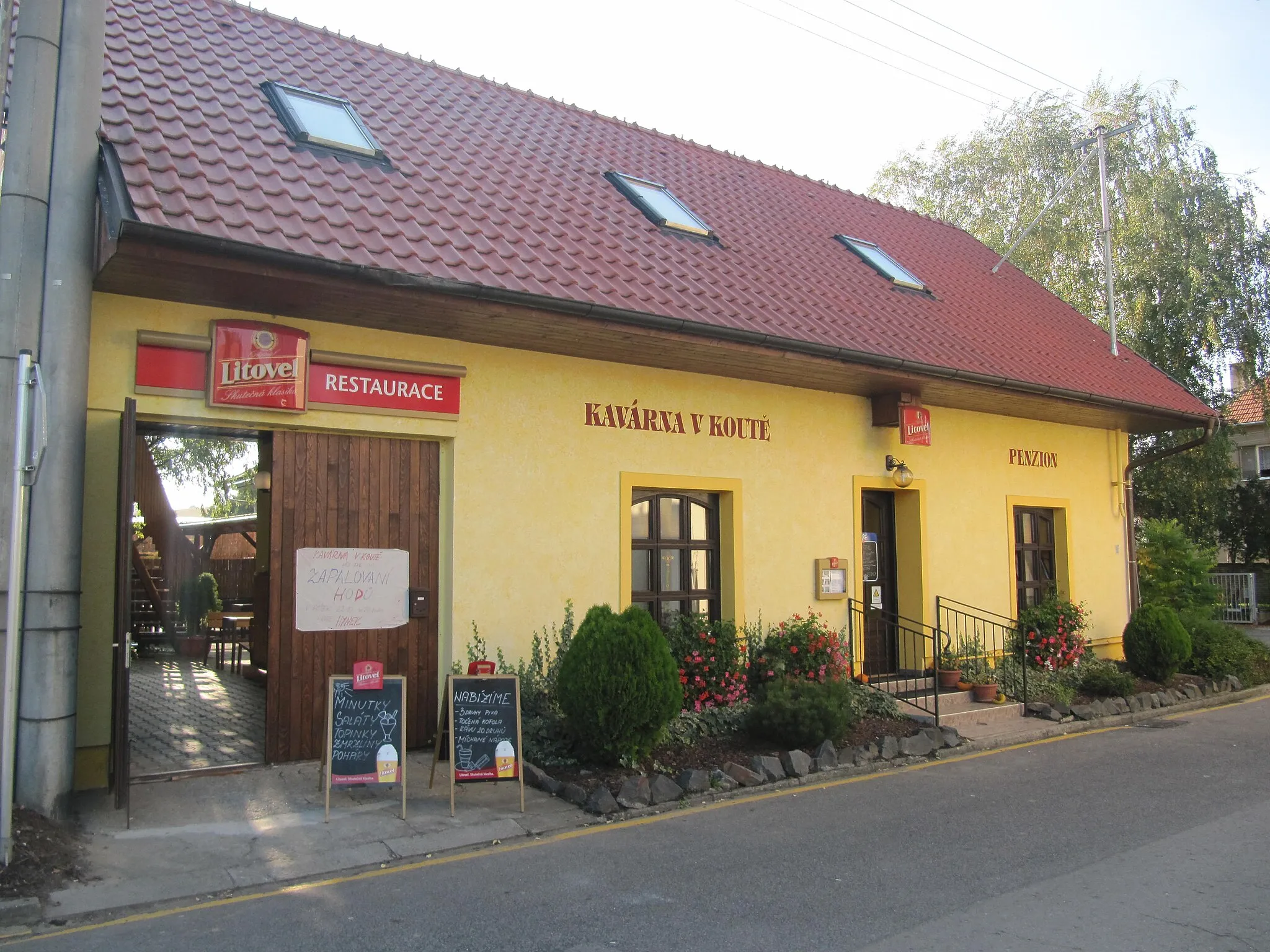 Photo showing: Zlechov in Uherské Hradiště District, Czech Republic. Cafe.