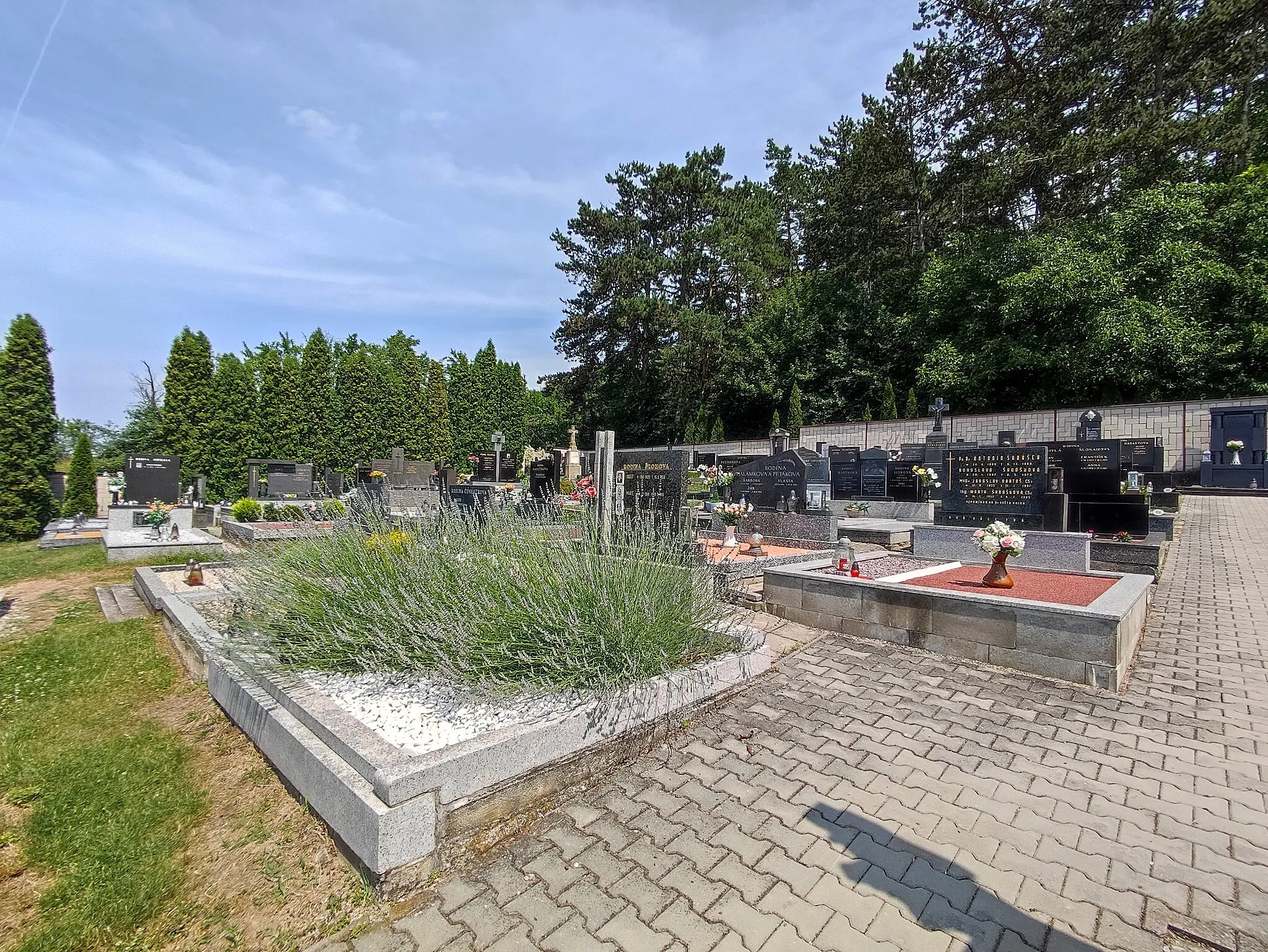 Photo showing: Uherské Hradiště, Czechia, part Míkovice. Cemetery.