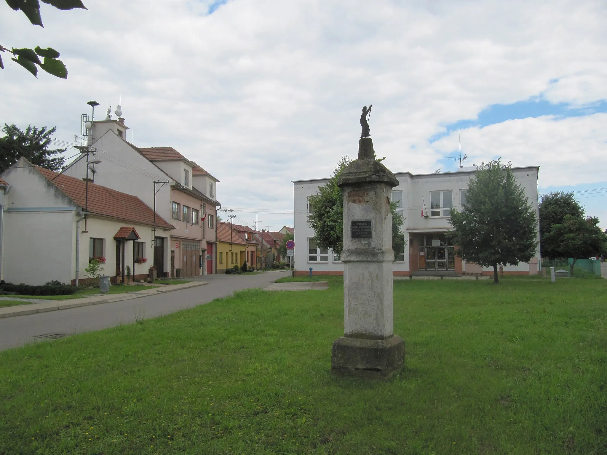Photo showing: Nedakonice in Uherské Hradiště District, Czech Republic. The so-called Hussite column on the common, left the municipal office, behind the school.