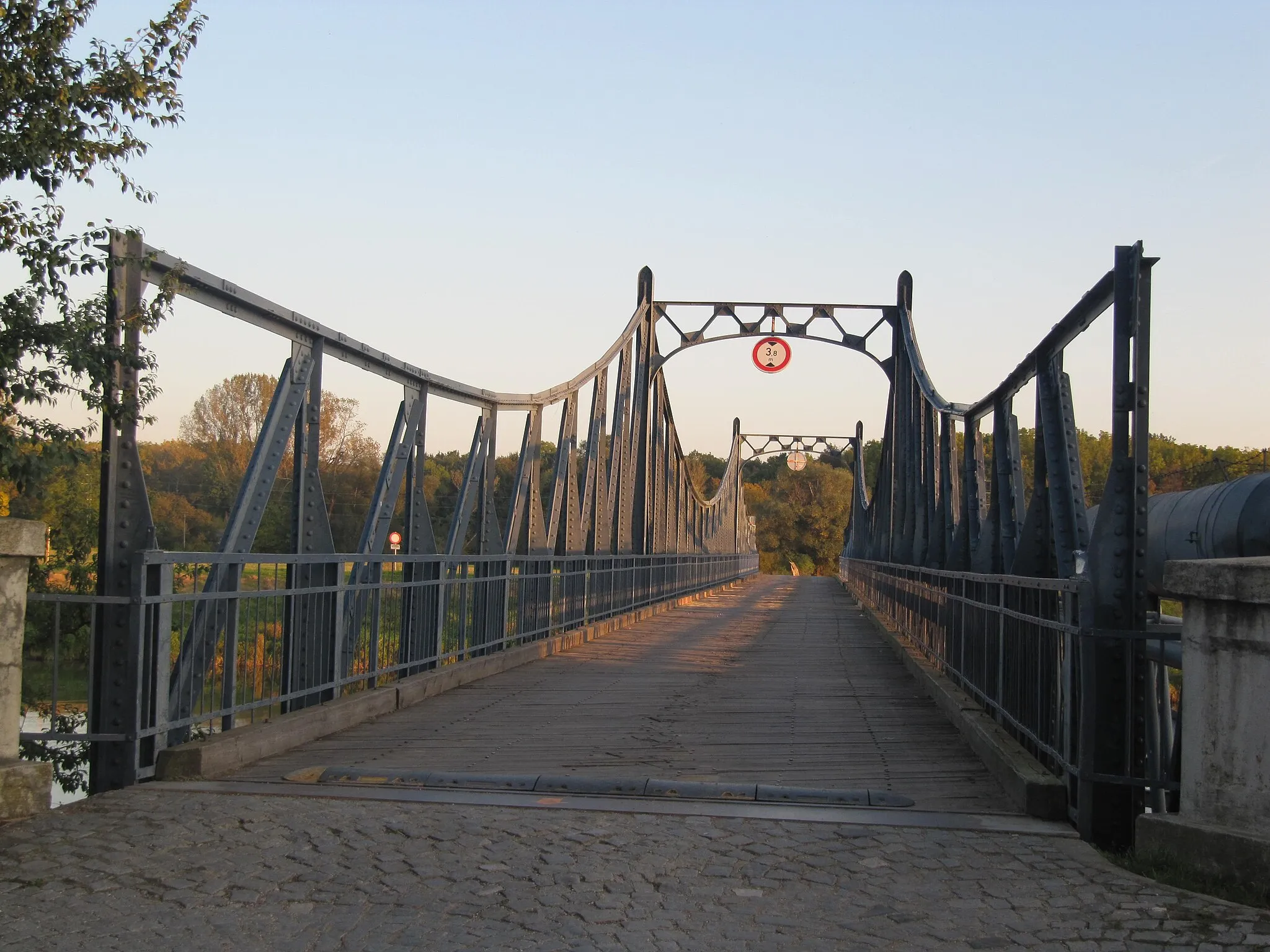Photo showing: Kostelany nad Moravou in Uherské Hradiště District, Czech Republic. Historical bridge.