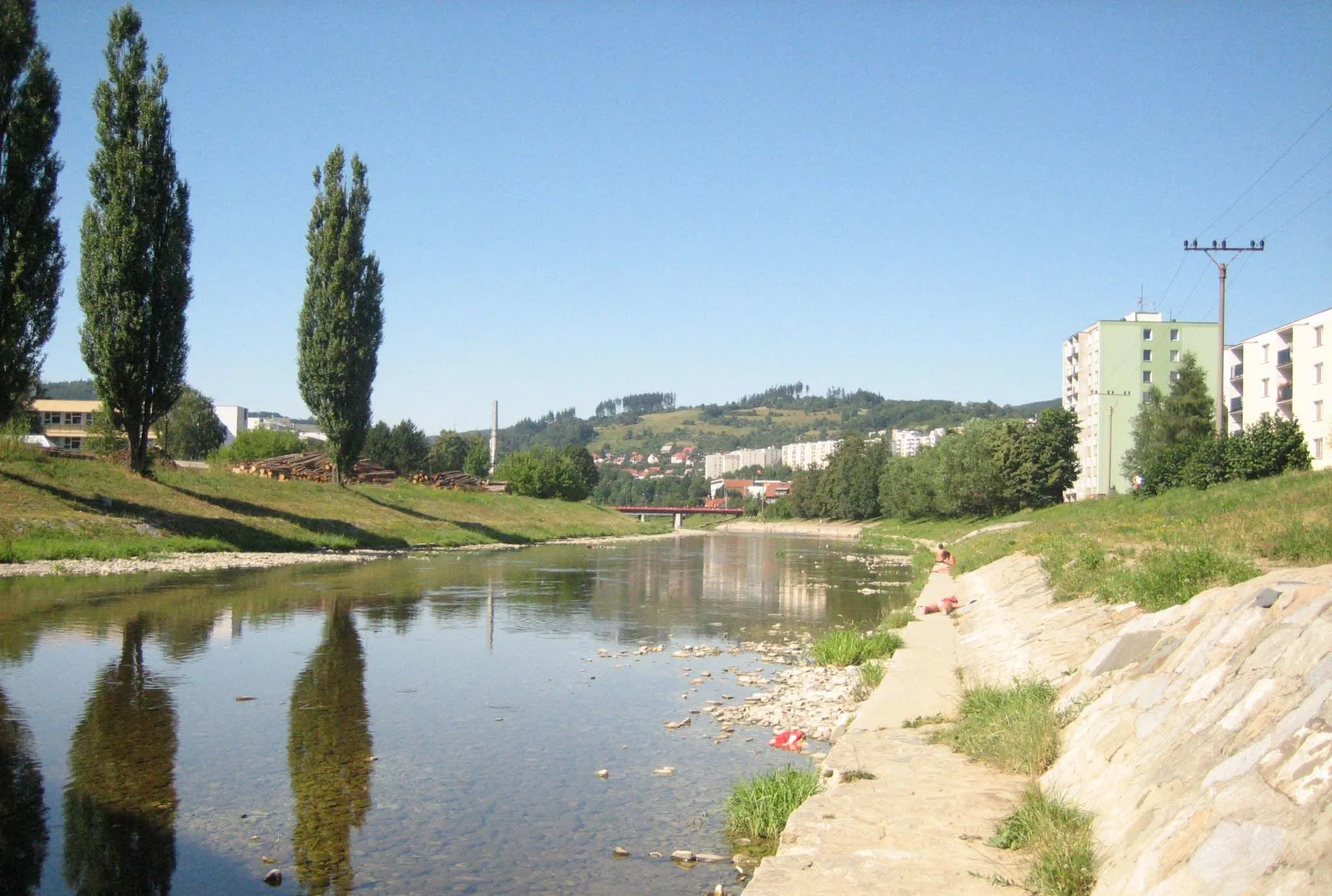 Photo showing: Vsetínská Bečva na Vsetíně v sídlišti Ohrada