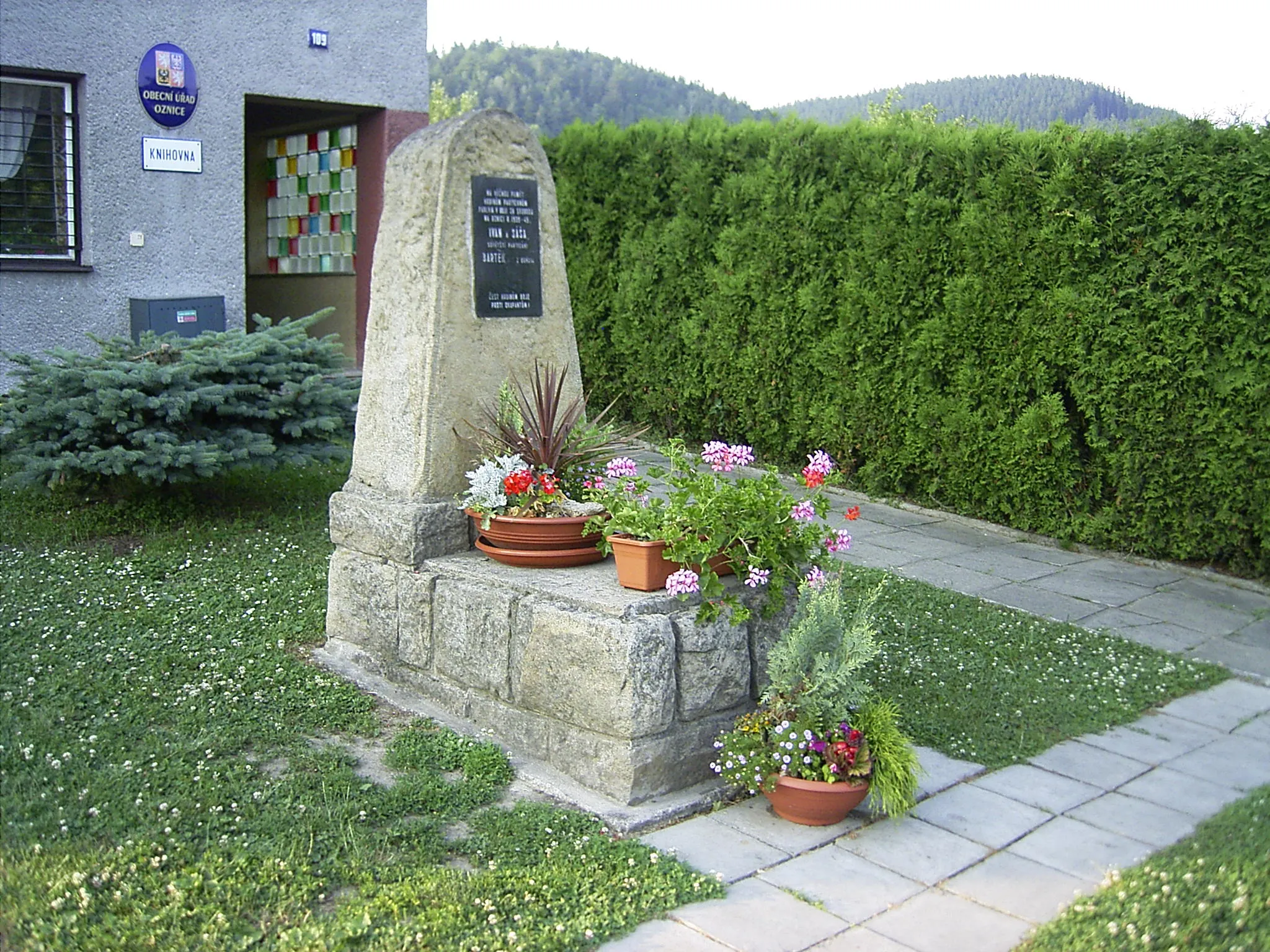 Photo showing: Oznice (okres Vsetín) - památník padlých partyzánů