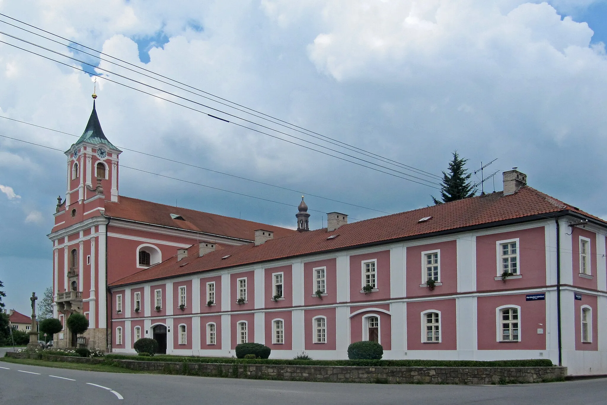 Photo showing: Zlín, part Štípa, Czech Republic. Pilgrimage Church of the Nativity of the Virgin Mary
and convent Carmelite Sisters of the Congregation.