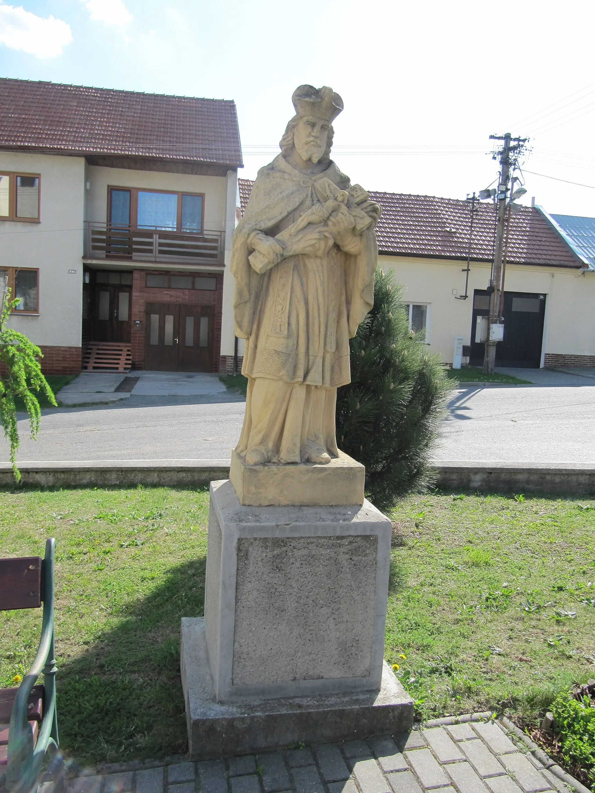 Photo showing: Lhota in Zlín District, Czech Republic. Statue of John of Nepomuk.