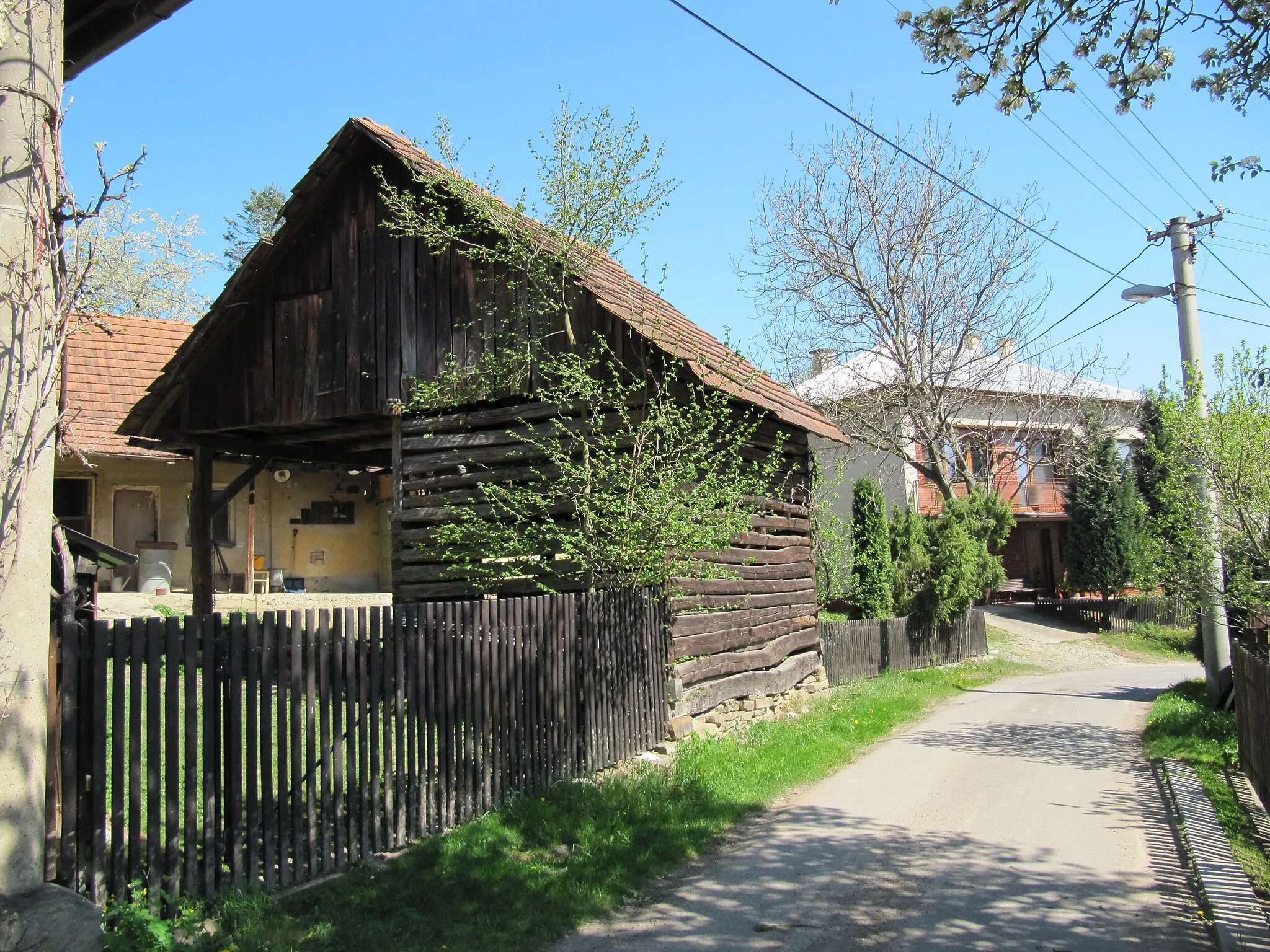 Photo showing: Hřivínův Újezd in Zlín District, Czech Republic. Barn of the house No. 62.