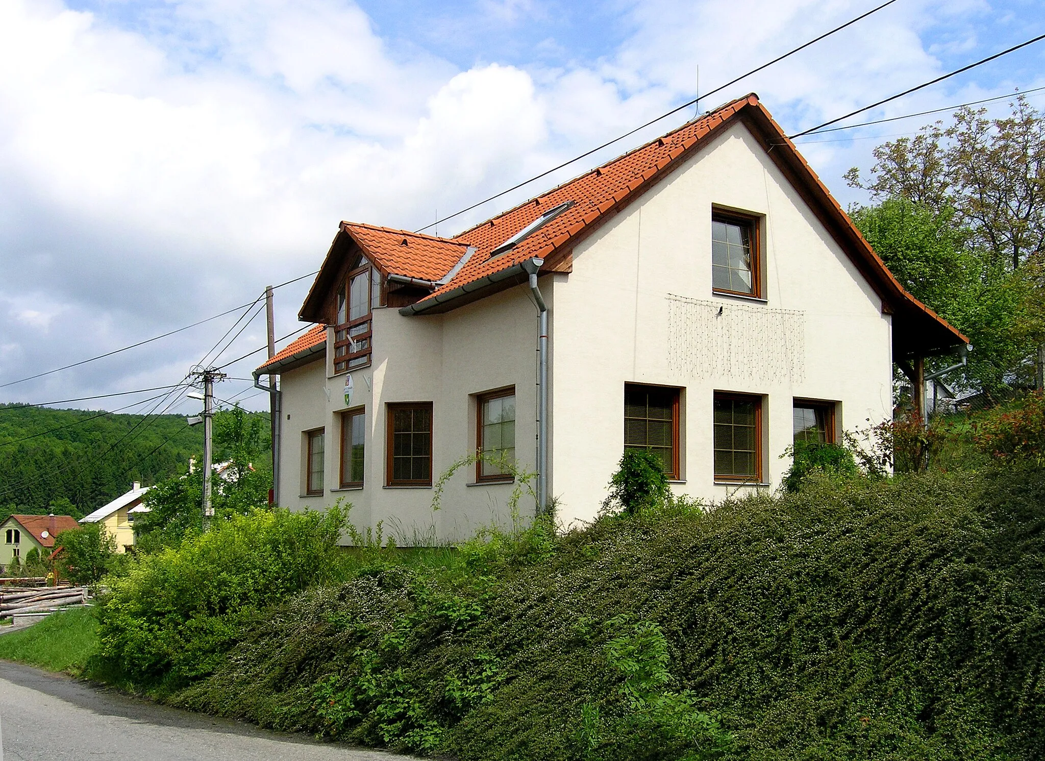Photo showing: Municipal office in Dešná village, Czech Republic