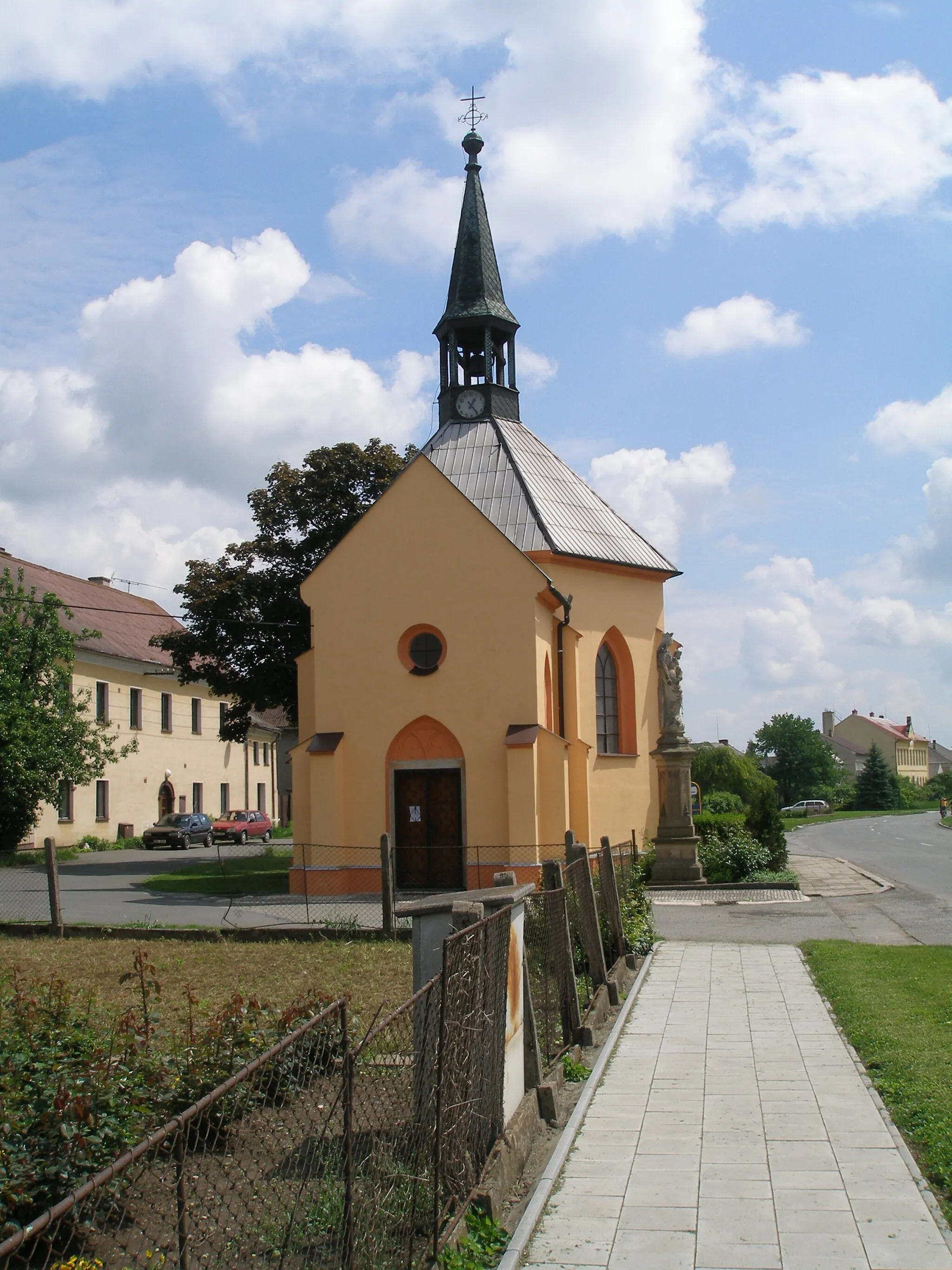 Photo showing: Žerotín (Olomouc district) - the Western view of the chapel
