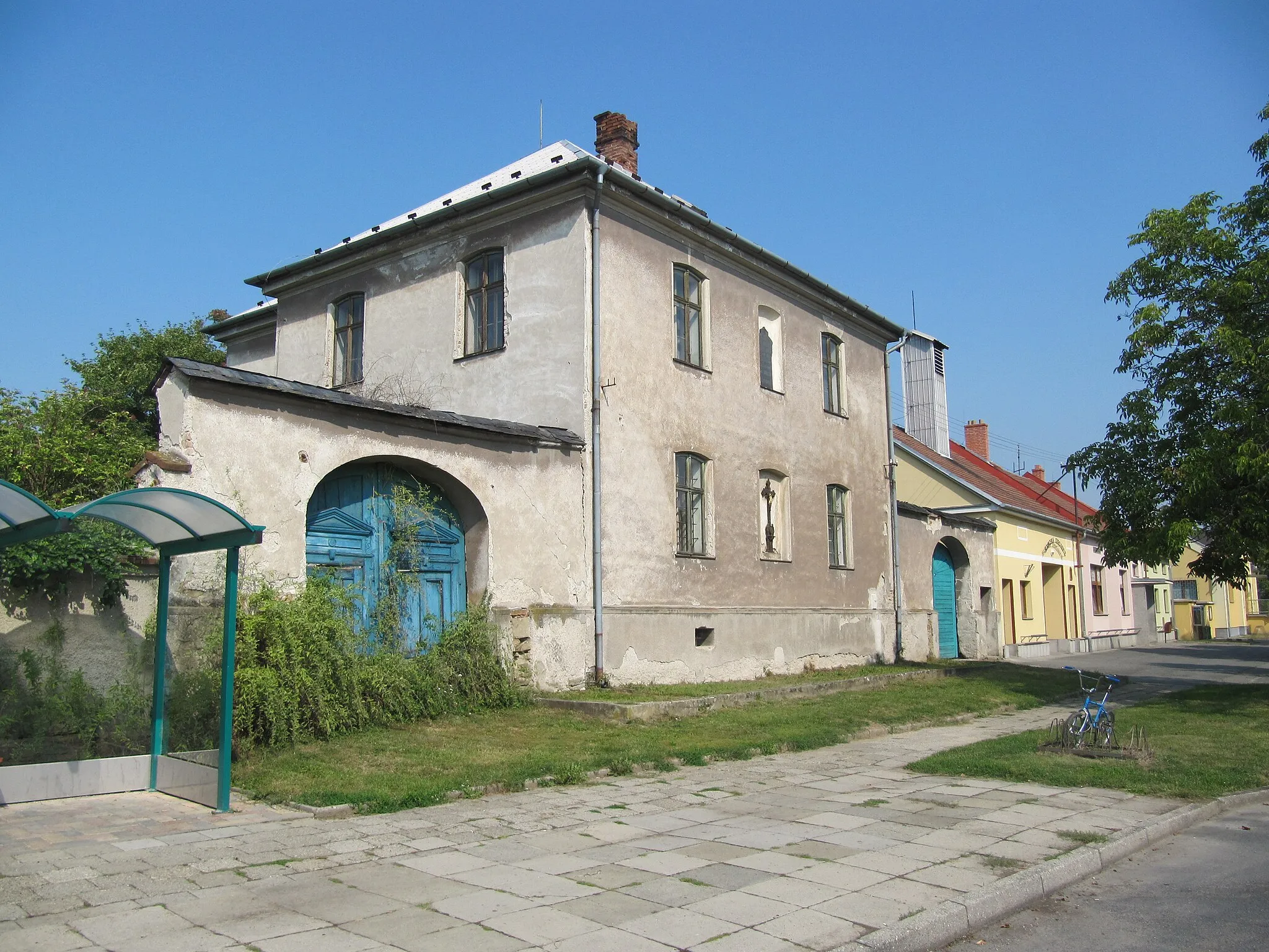 Photo showing: Skrbeň in Olomouc District, Czech Republic. House No. 6 (rectory) from 1899.