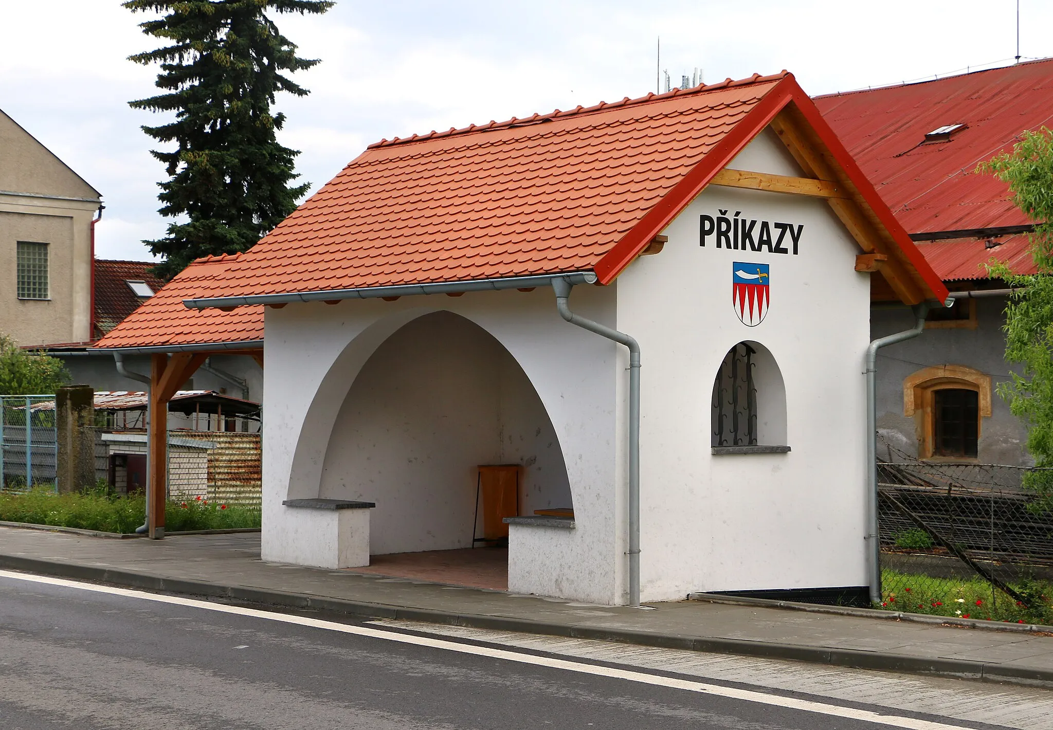 Photo showing: New bus stop in Příkazy village, Czech Republic.